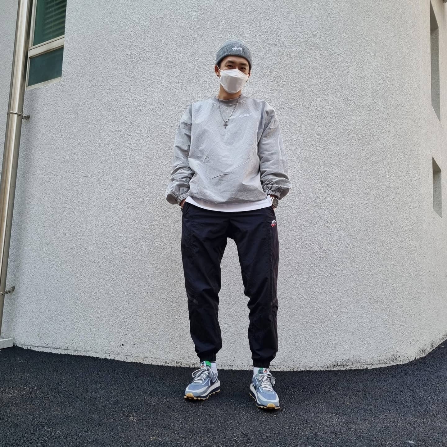 Nike x Sacai x Clot LDWaffle Cool Grey, Stussy Stock Cuff Beanie Grey Heather 착용 스타일 - 2