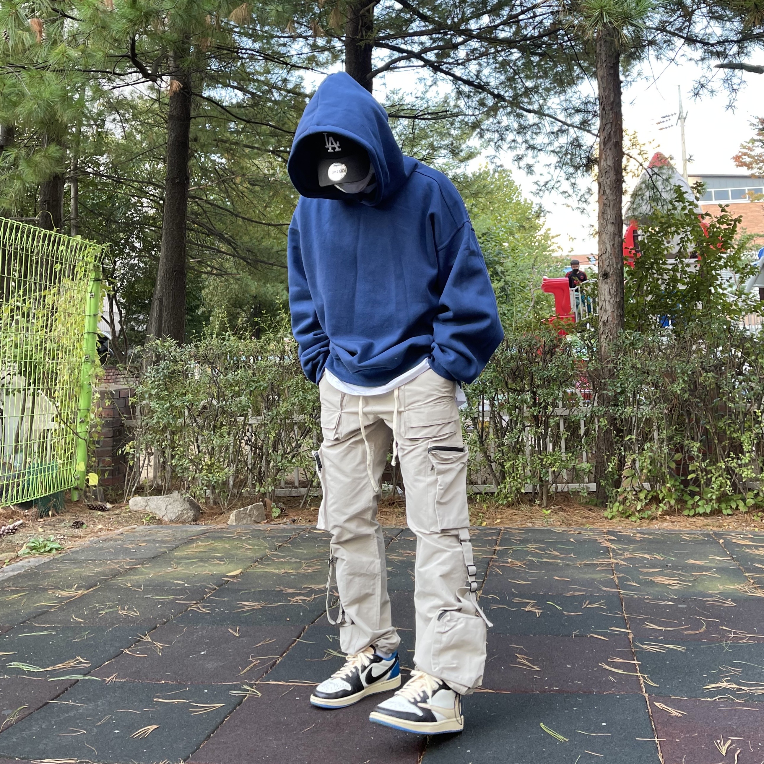 Jordan 1 x Travis Scott x Fragment Retro Low OG SP Military Blue 착용 스타일 - 2