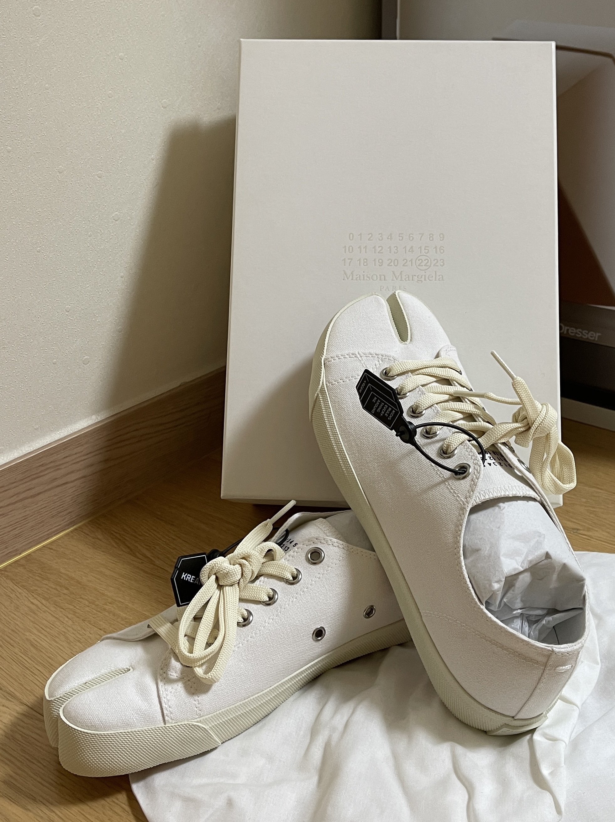 Maison Margiela Tabi Low White 착용 스타일