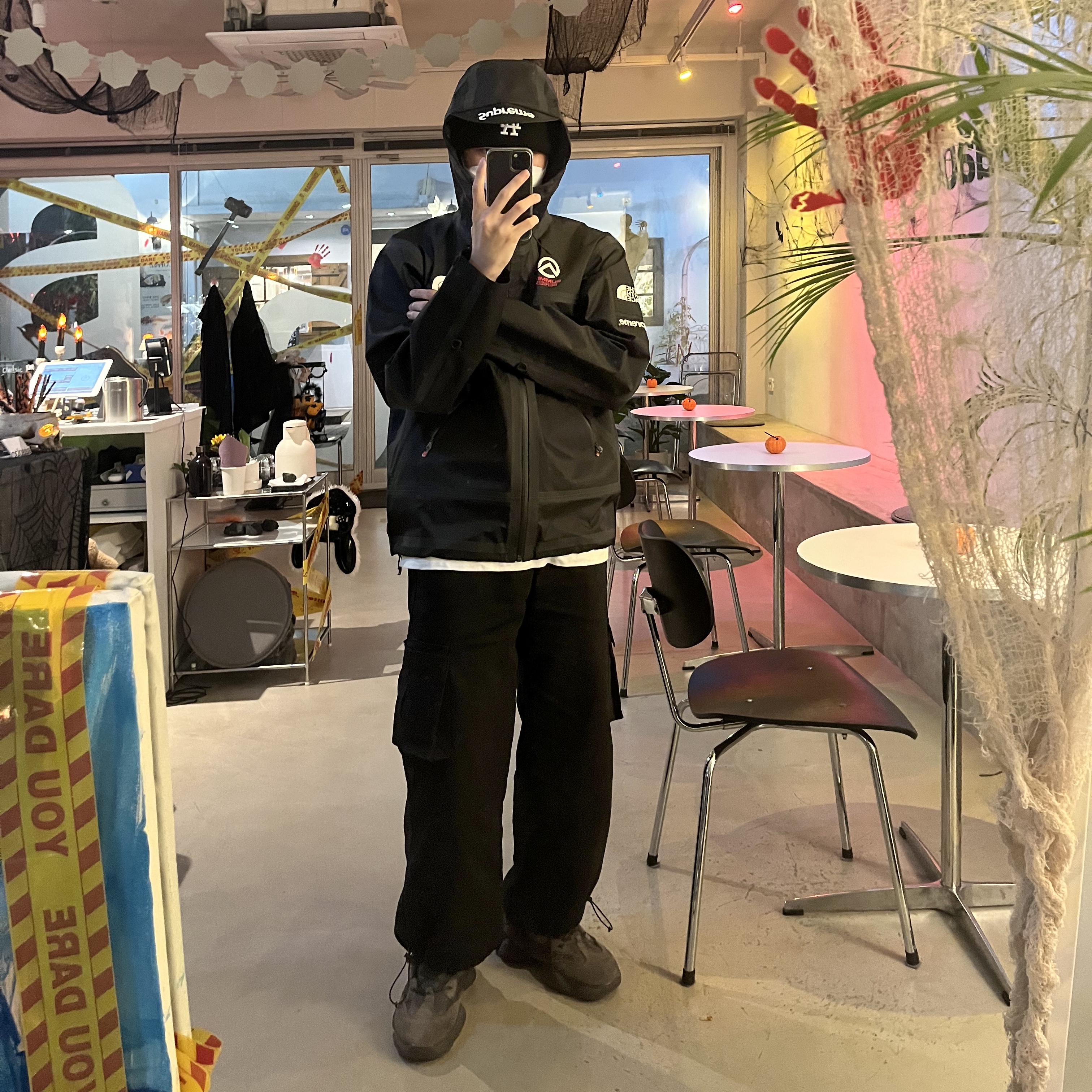 Adidas Yeezy 500 Utility Black 2018/2020, Supreme x The North Face Summit Series Outer Tape Seam Jacket Black - 21SS 착용 스타일