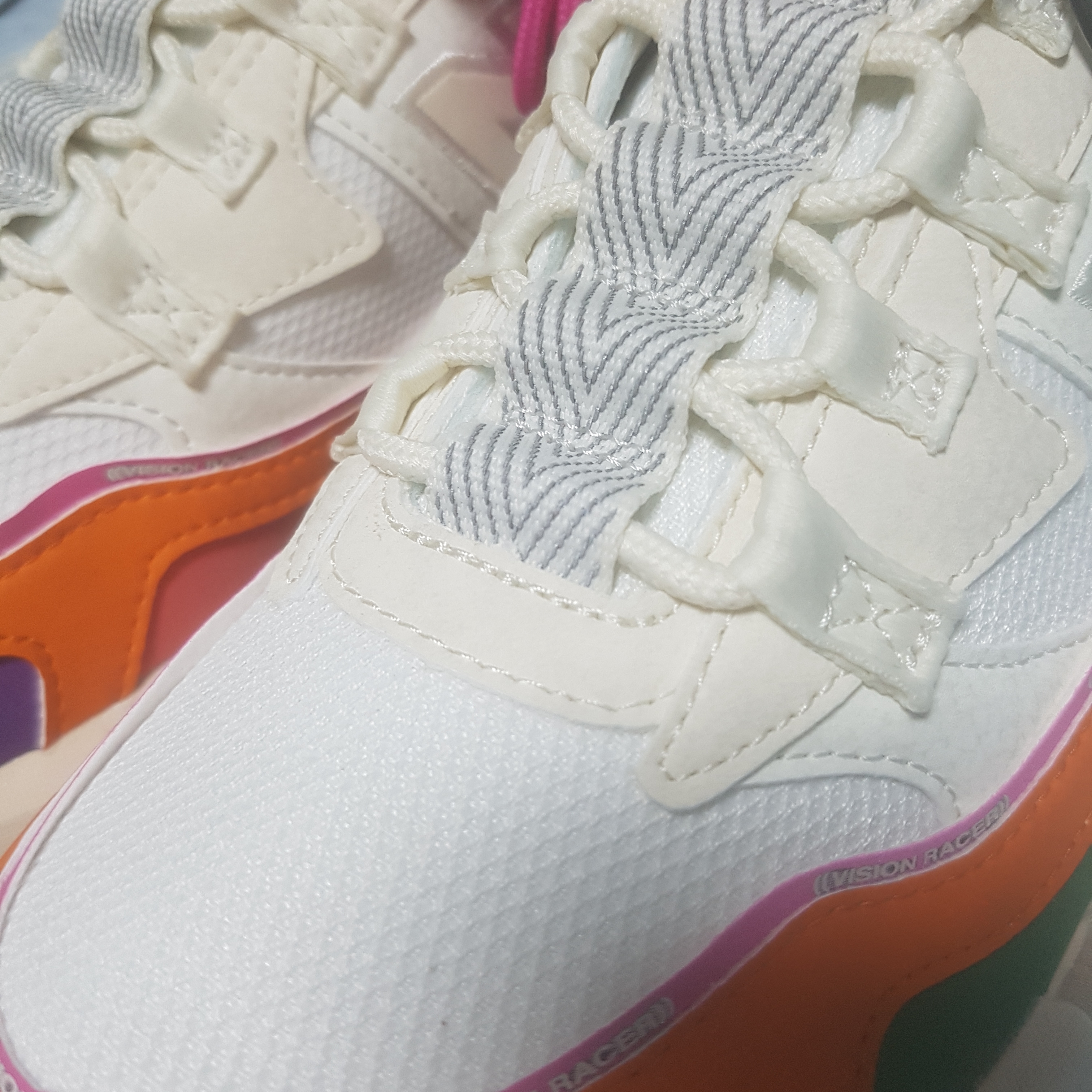 New Balance x Jaden Smith Vision Racer Trippy Summer Storm Blue 착용 스타일 - 1