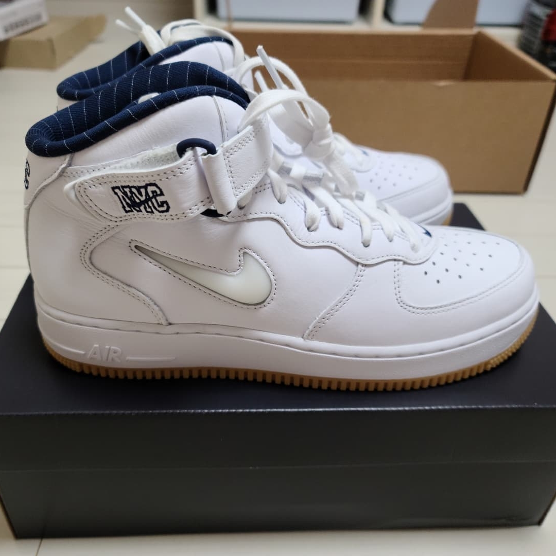 Nike Air Force 1 Mid QS NYC White Midnight Navy 착용 스타일 - 1