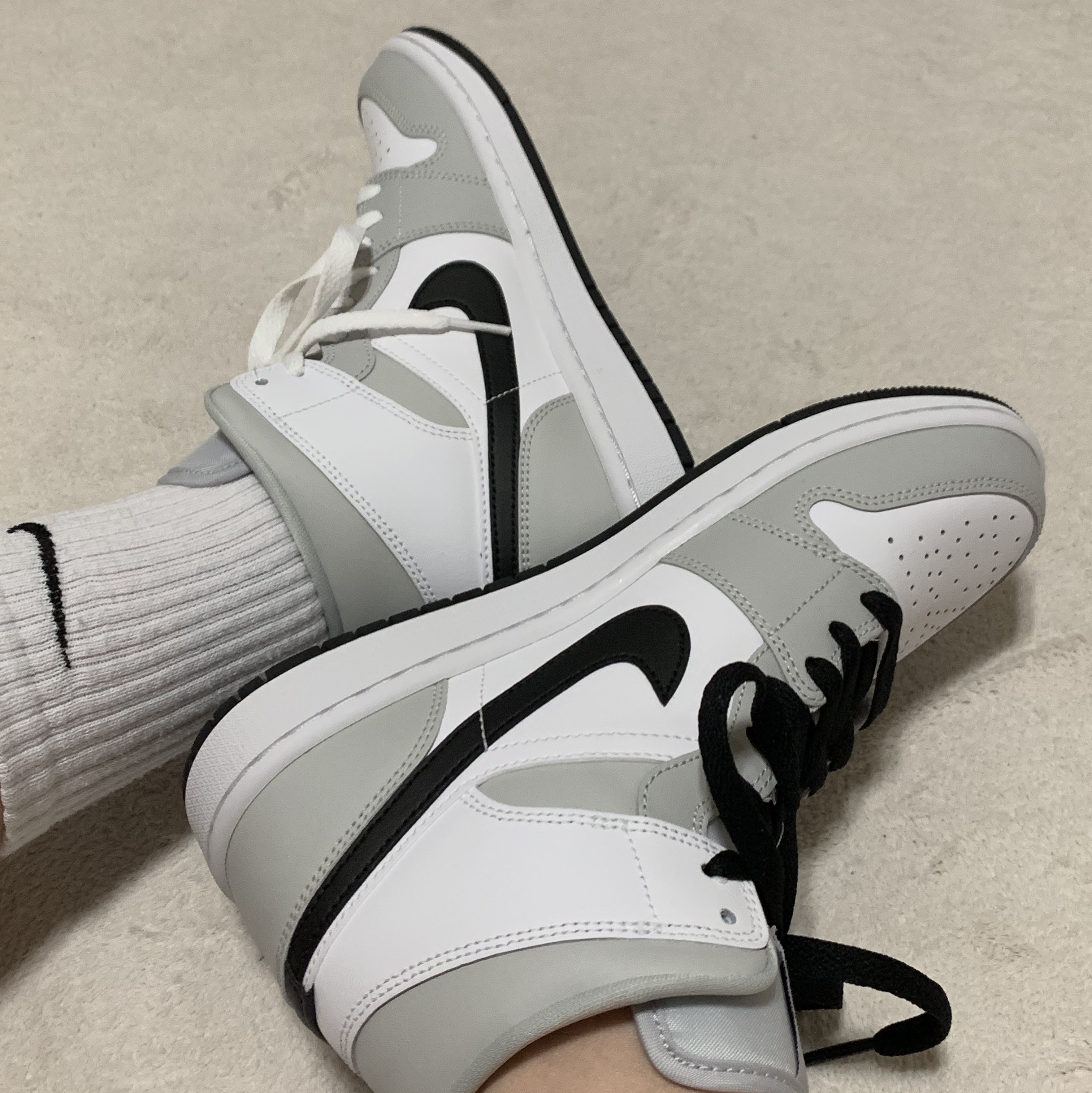 (W) Jordan 1 Mid Grey Fog 착용 스타일 - 4