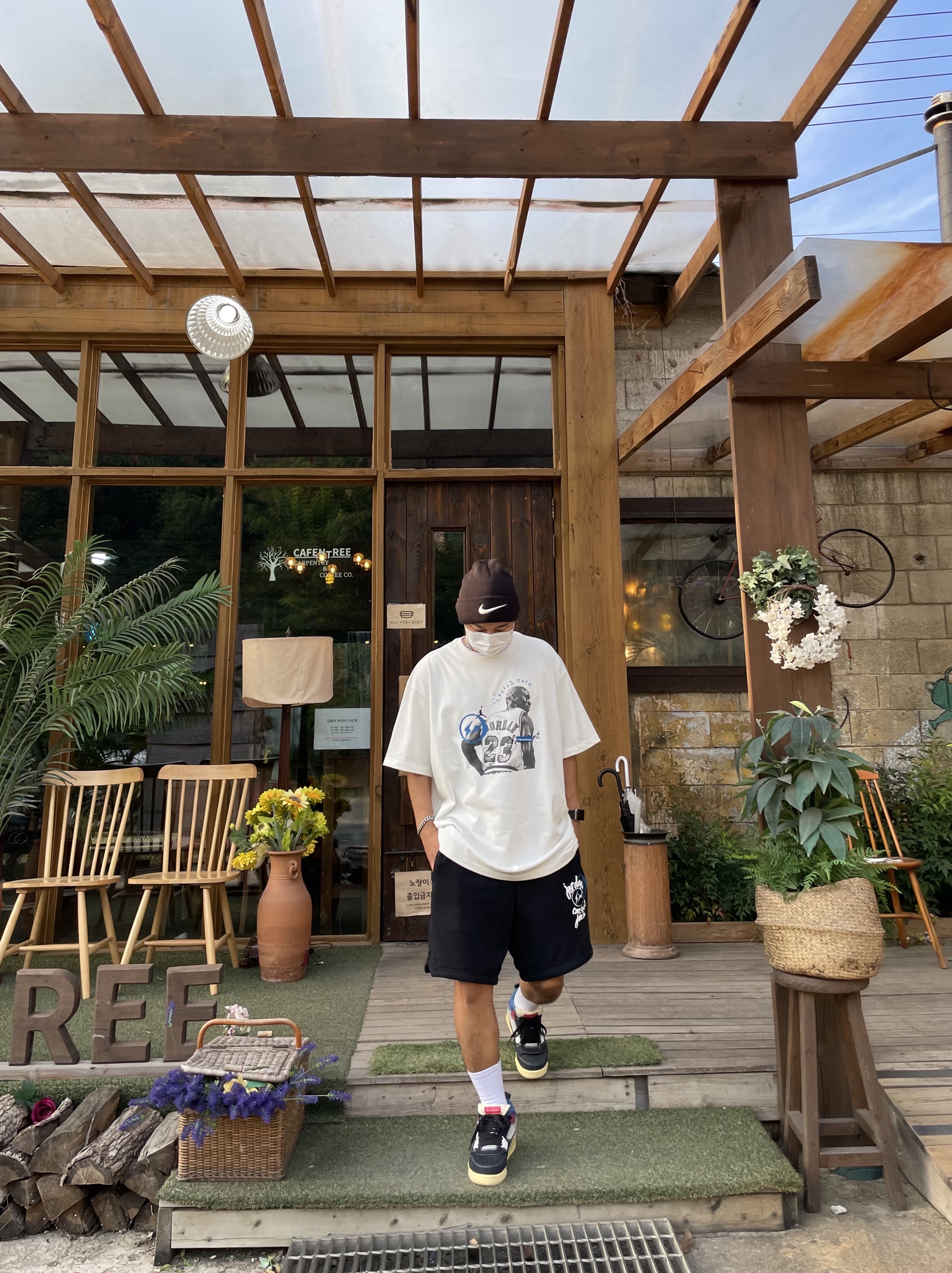Jordan x Travis Scott x Fragment T-Shirt Sail (DJ0619-133), Jordan x Travis Scott x Fragment Shorts Black (DJ0617-010) 착용 스타일 - 1