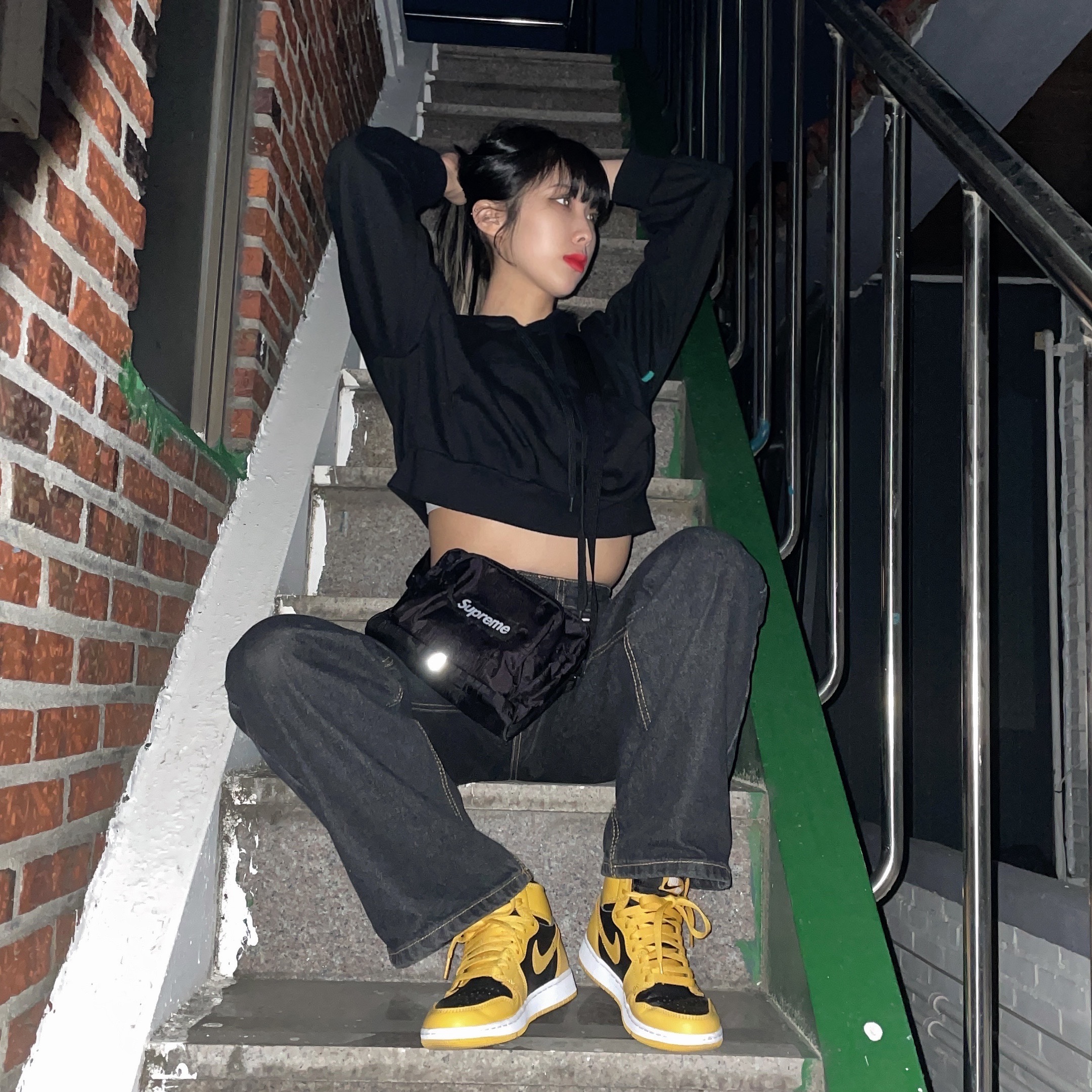 (GS) Jordan 1 Retro High OG Pollen, Supreme Shoulder Bag Black - 19SS 착용 스타일 - 1