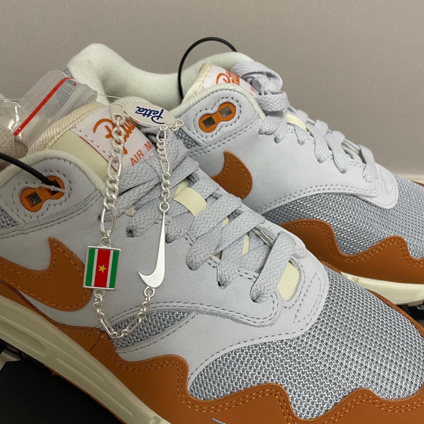 Nike x Patta Air Max 1 Monarch 착용 스타일 - 3