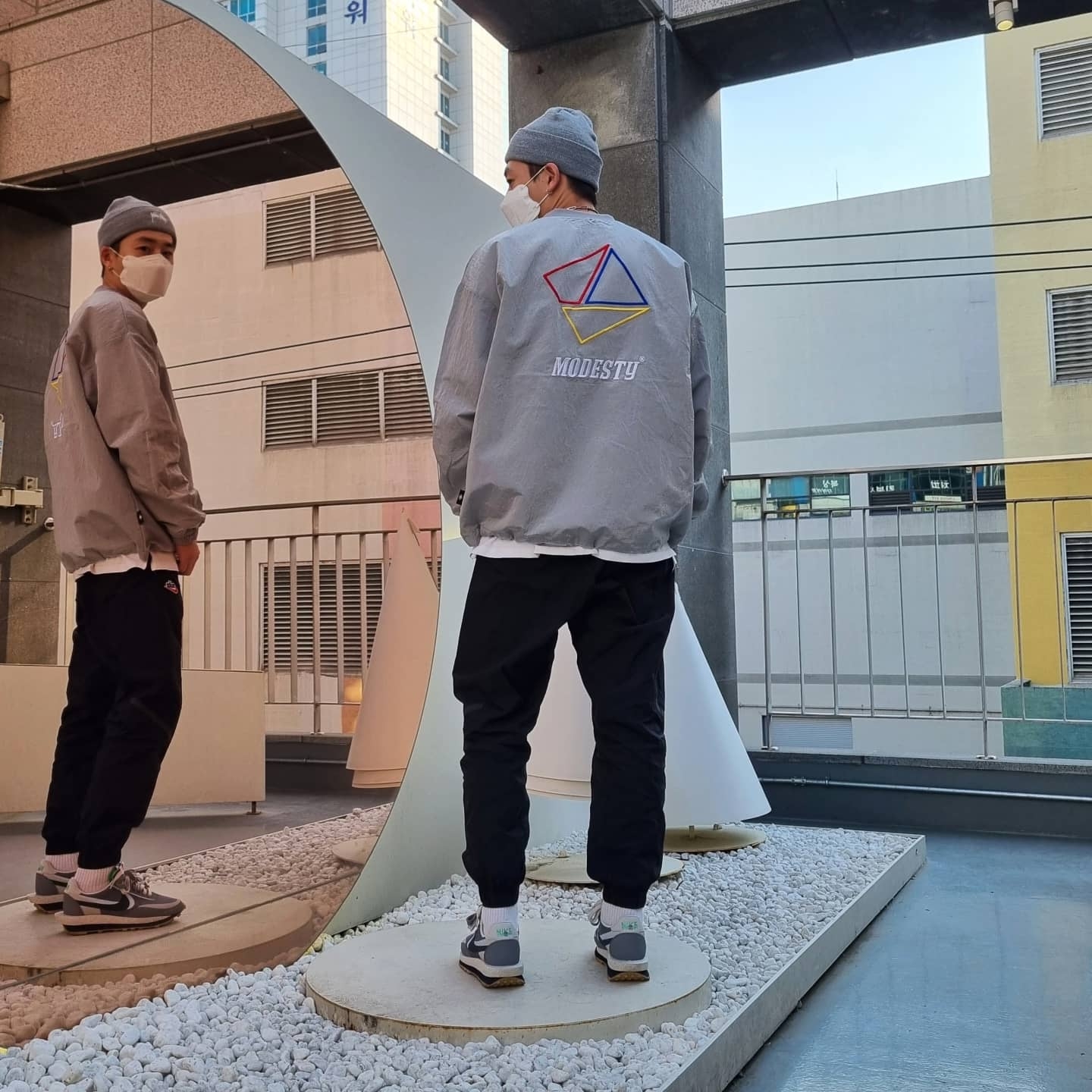 Nike x Sacai x Clot LDWaffle Cool Grey, Stussy Stock Cuff Beanie Grey Heather 착용 스타일 - 3