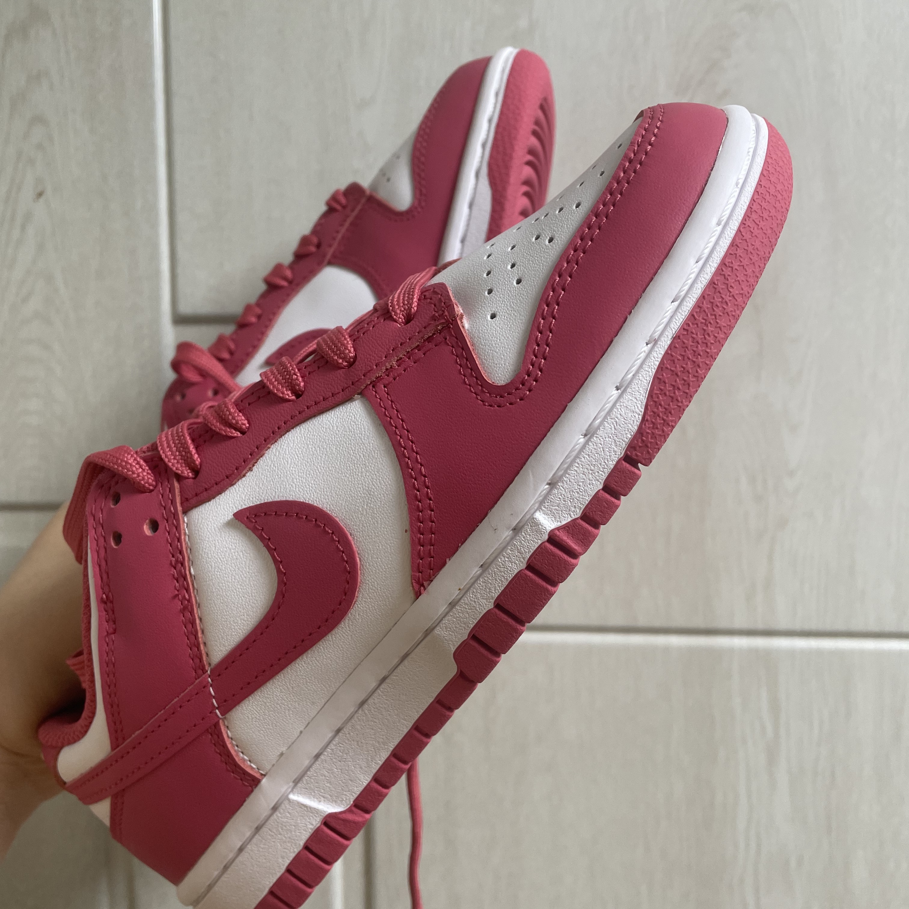 (W) Nike Dunk Low Archeo Pink 착용 스타일 - 1