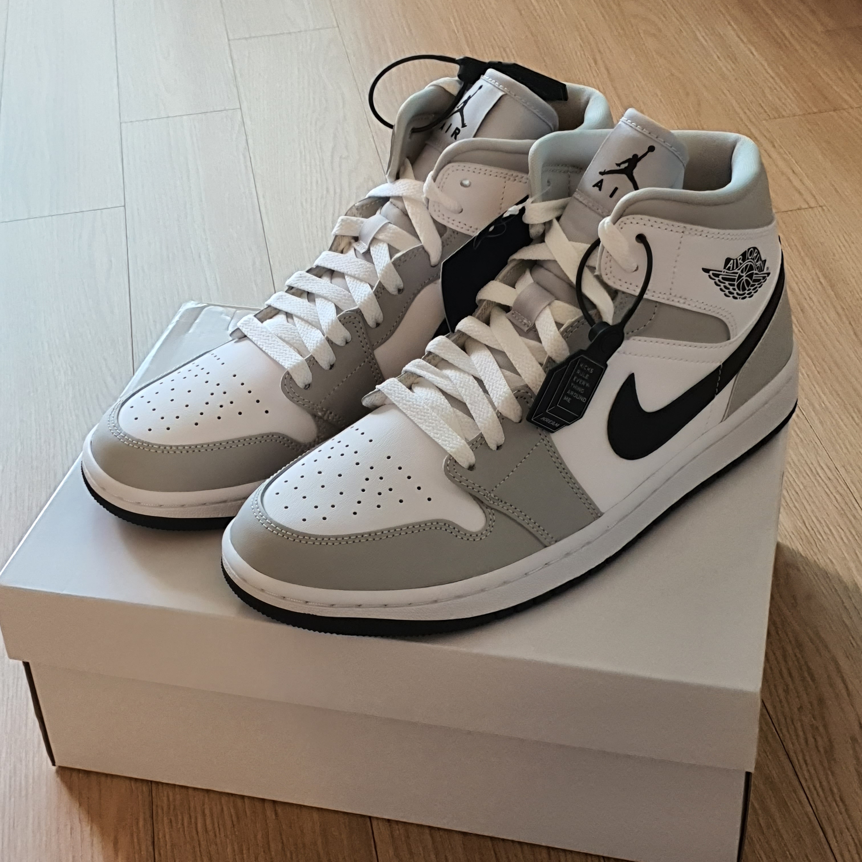 (W) Jordan 1 Mid Grey Fog 착용 스타일 - 1