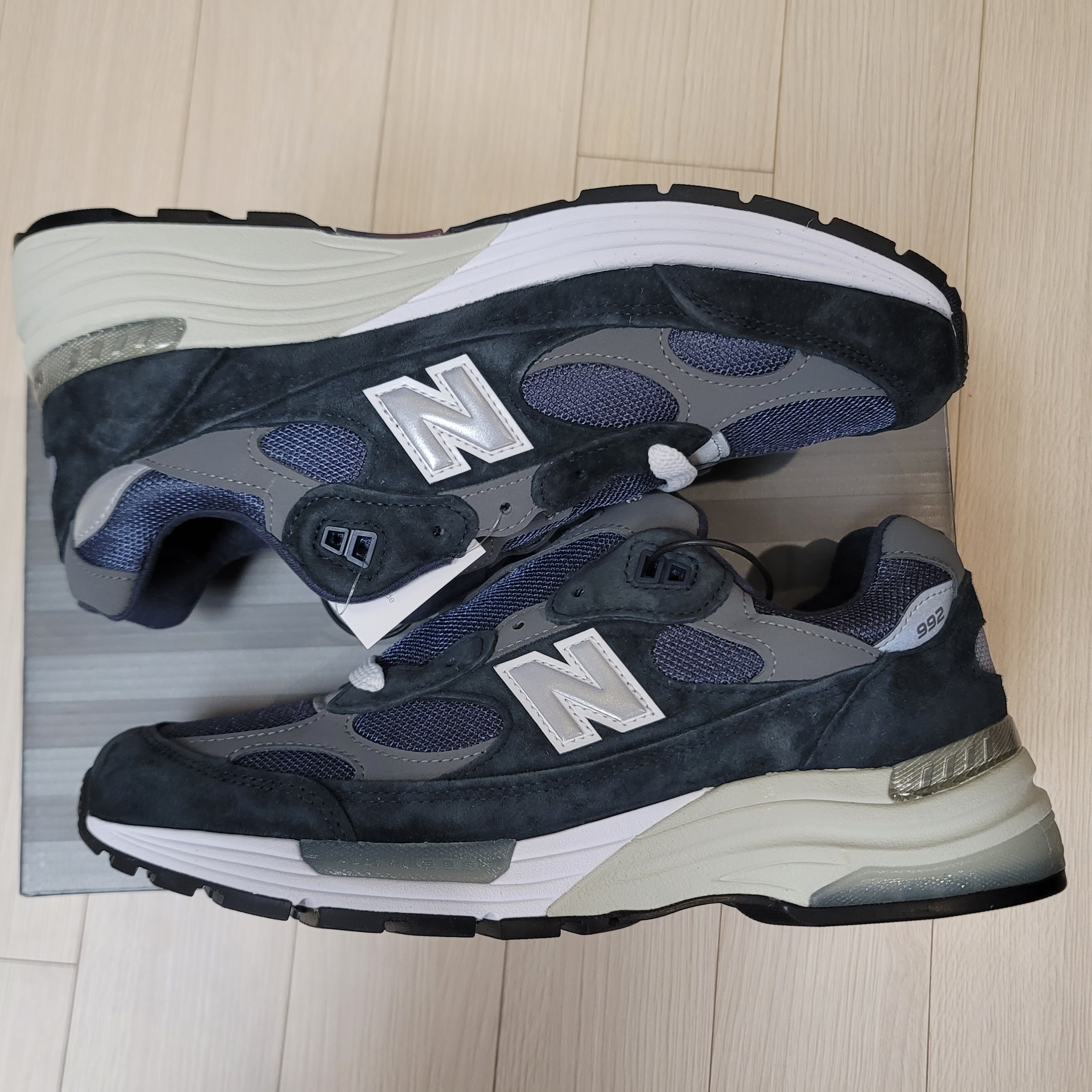 New Balance 992 Made in USA Navy 착용 스타일 - 3