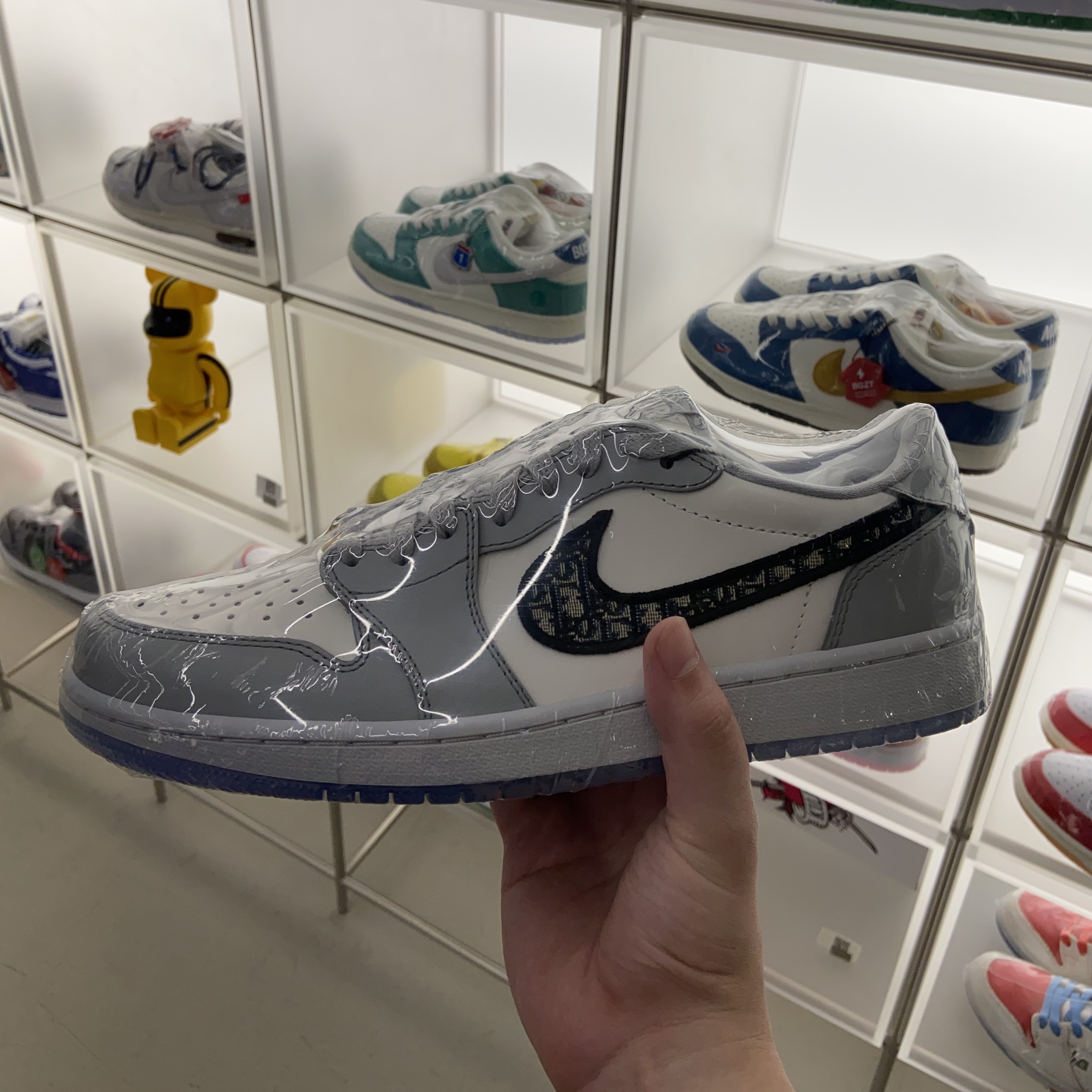 Jordan 1 x Dior Low OG, Jordan 1 x Travis Scott x Fragment Retro Low OG SP Military Blue 착용 스타일 - 2