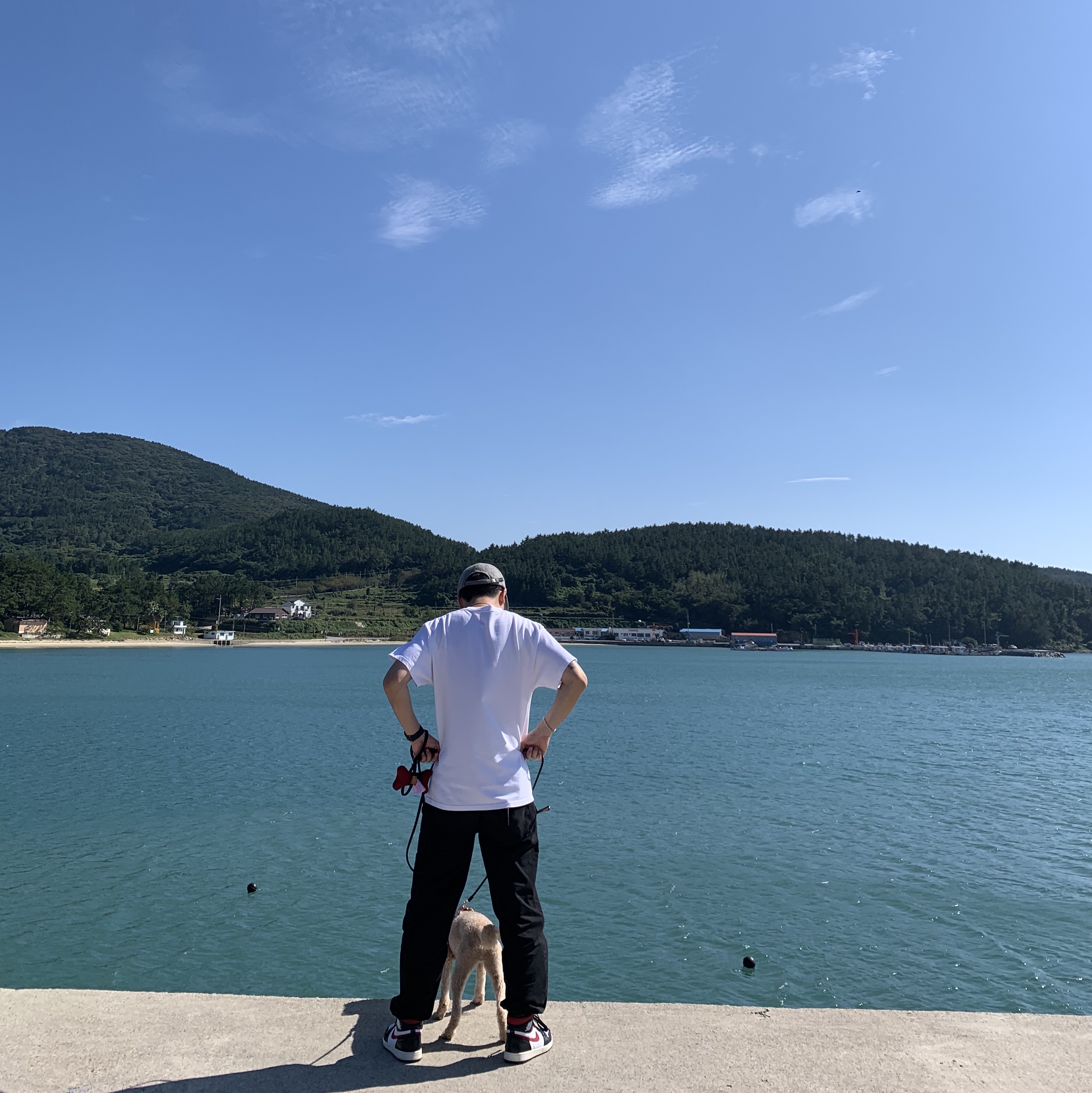 Jordan 1 Retro High OG Gym Red, Nike ACG Logo T-Shirt White Deep Royal Blue - Asia 착용 스타일 - 3