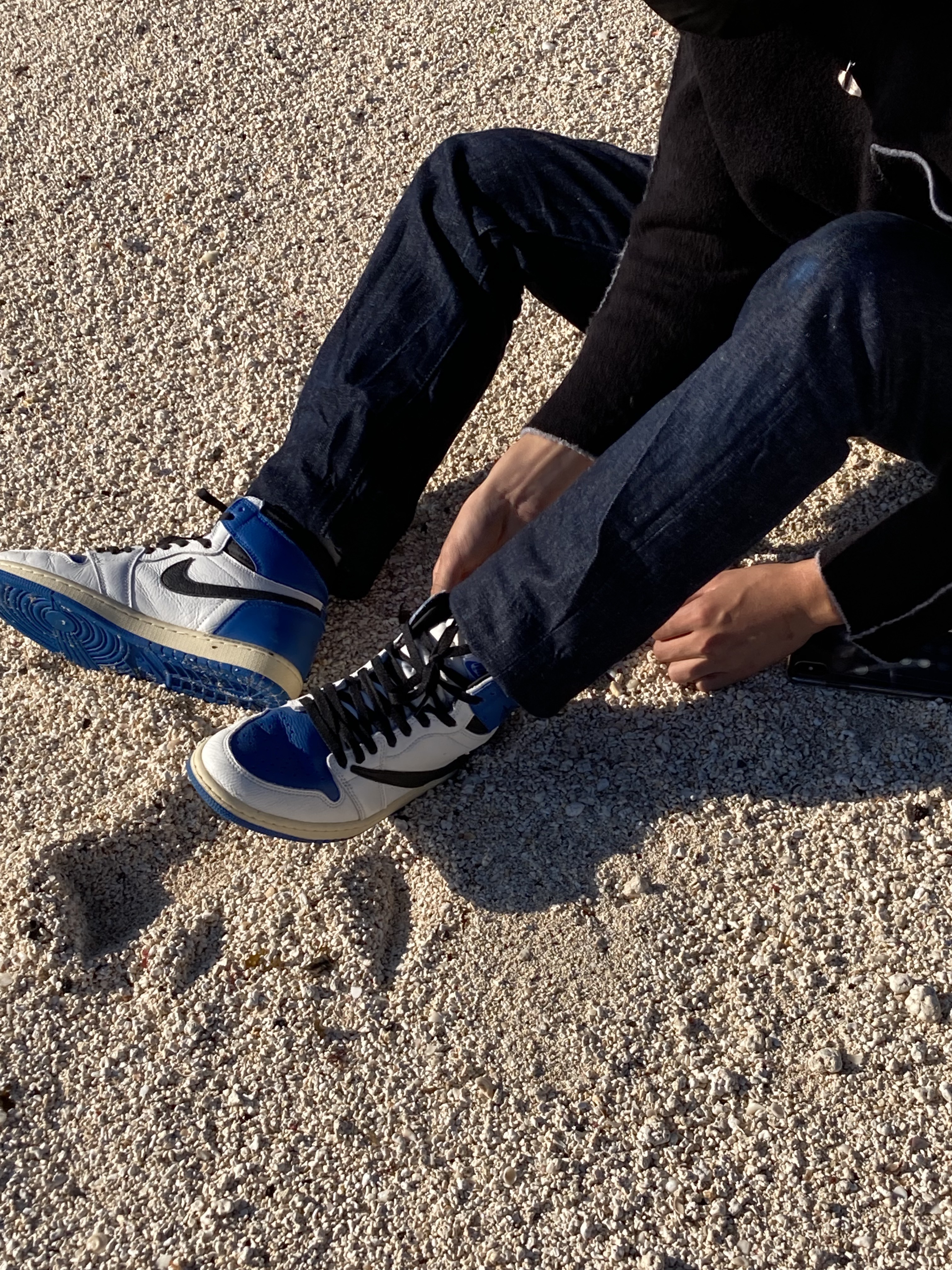 Jordan 1 x Travis Scott x Fragment Retro High OG SP Military Blue 착용 스타일 - 2