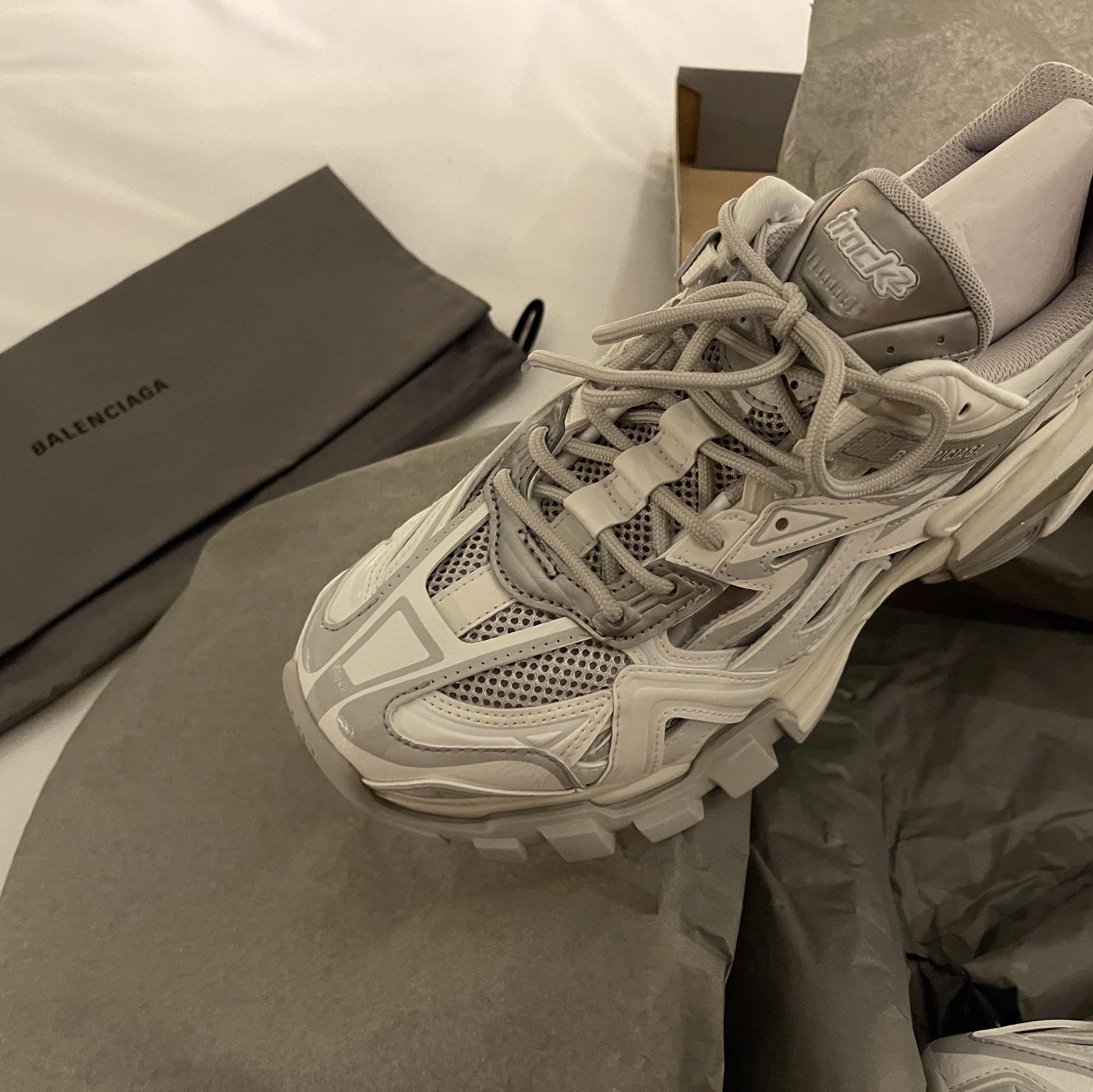 Balenciaga Track.2 Sneakers White Grey 착용 스타일