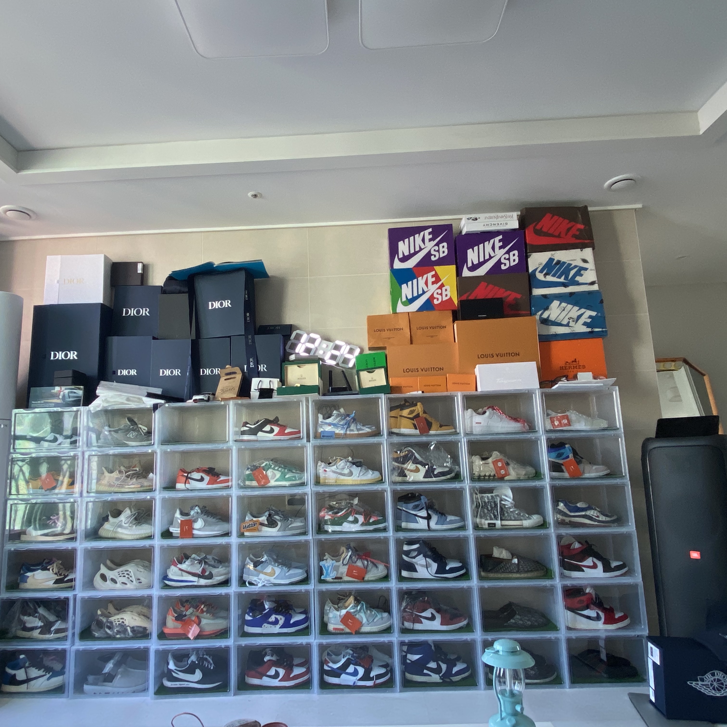 Jordan 1 x Travis Scott x Fragment Retro Low OG SP Military Blue, Jordan 1 x Travis Scott Retro High OG SP Mocha 착용 스타일