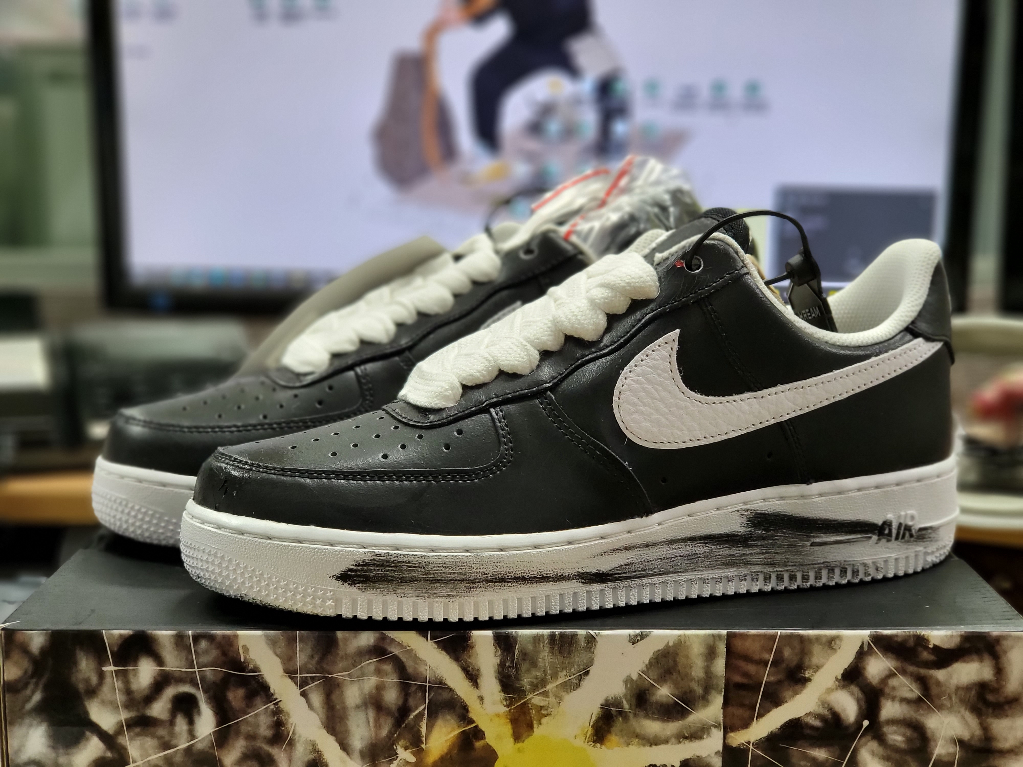 Nike x Peaceminusone Air Force 1 Low Para-Noise 착용 스타일