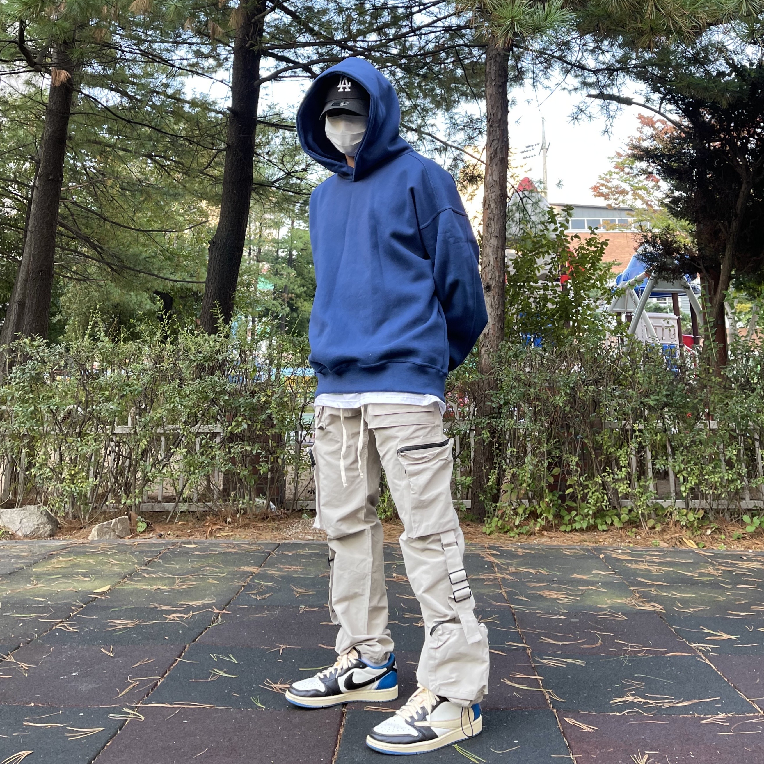Jordan 1 x Travis Scott x Fragment Retro Low OG SP Military Blue 착용 스타일 - 1