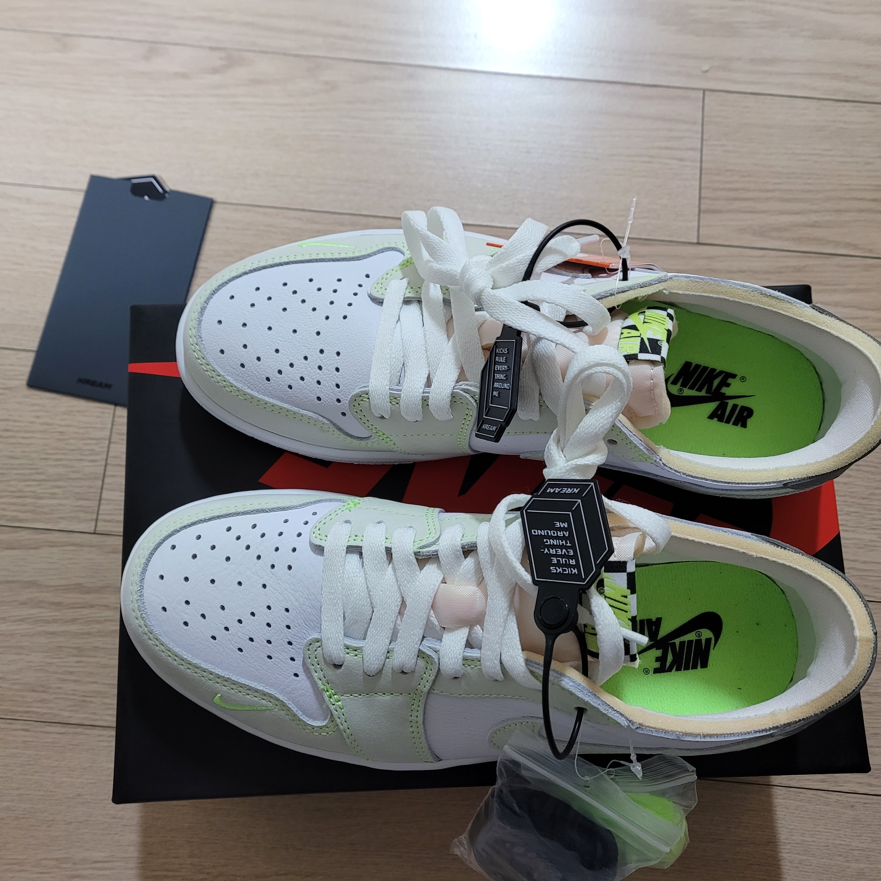 Jordan 1 Low OG Ghost Green 착용 스타일 - 2