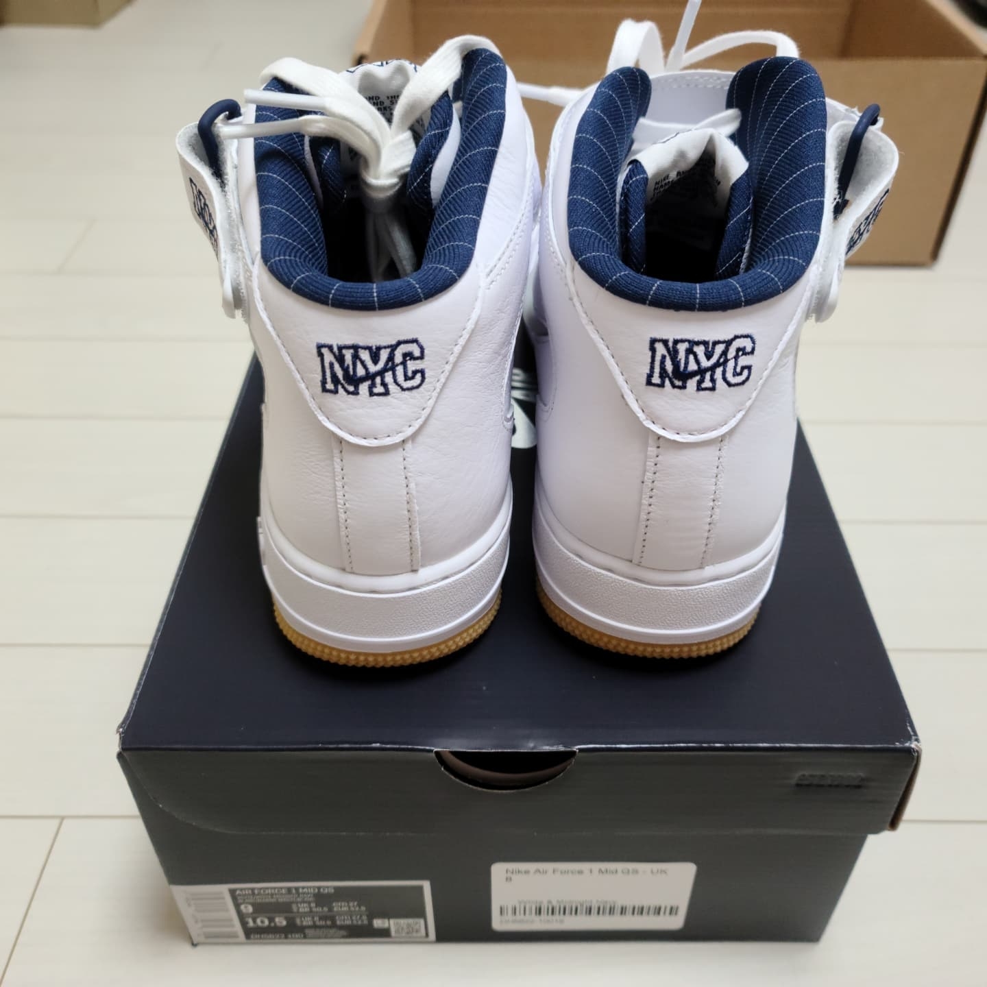 Nike Air Force 1 Mid QS NYC White Midnight Navy 착용 스타일 - 2