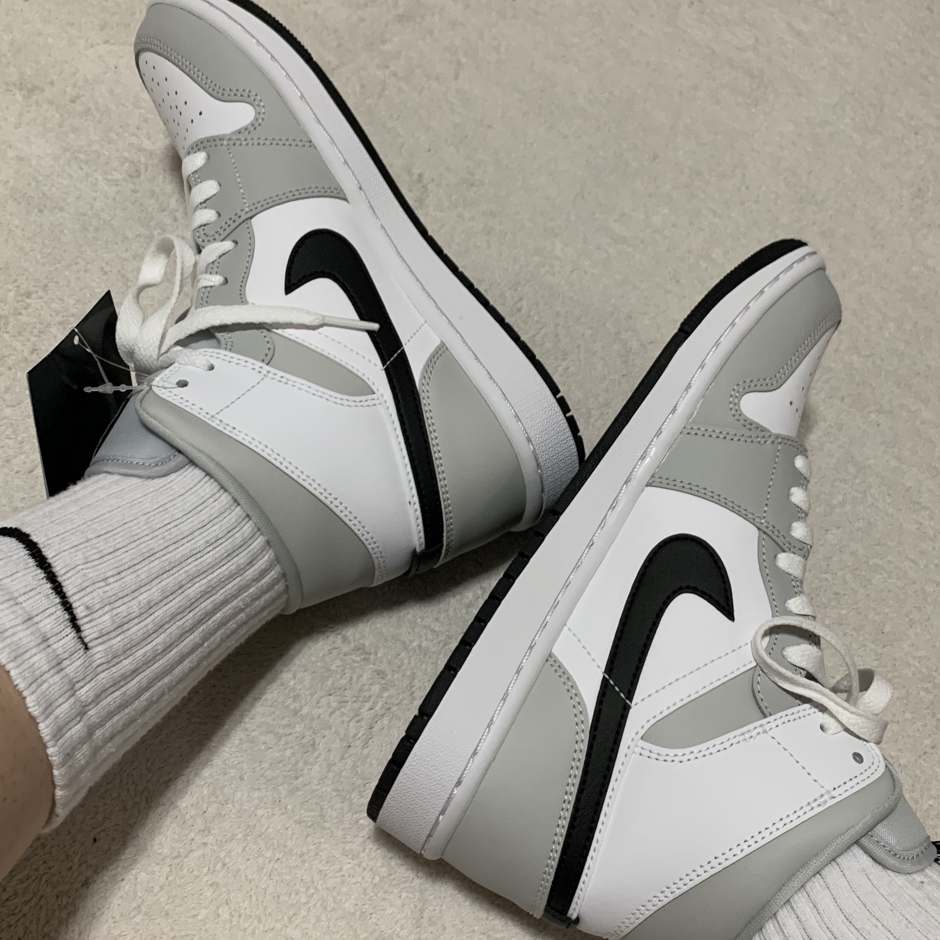 (W) Jordan 1 Mid Grey Fog 착용 스타일 - 2