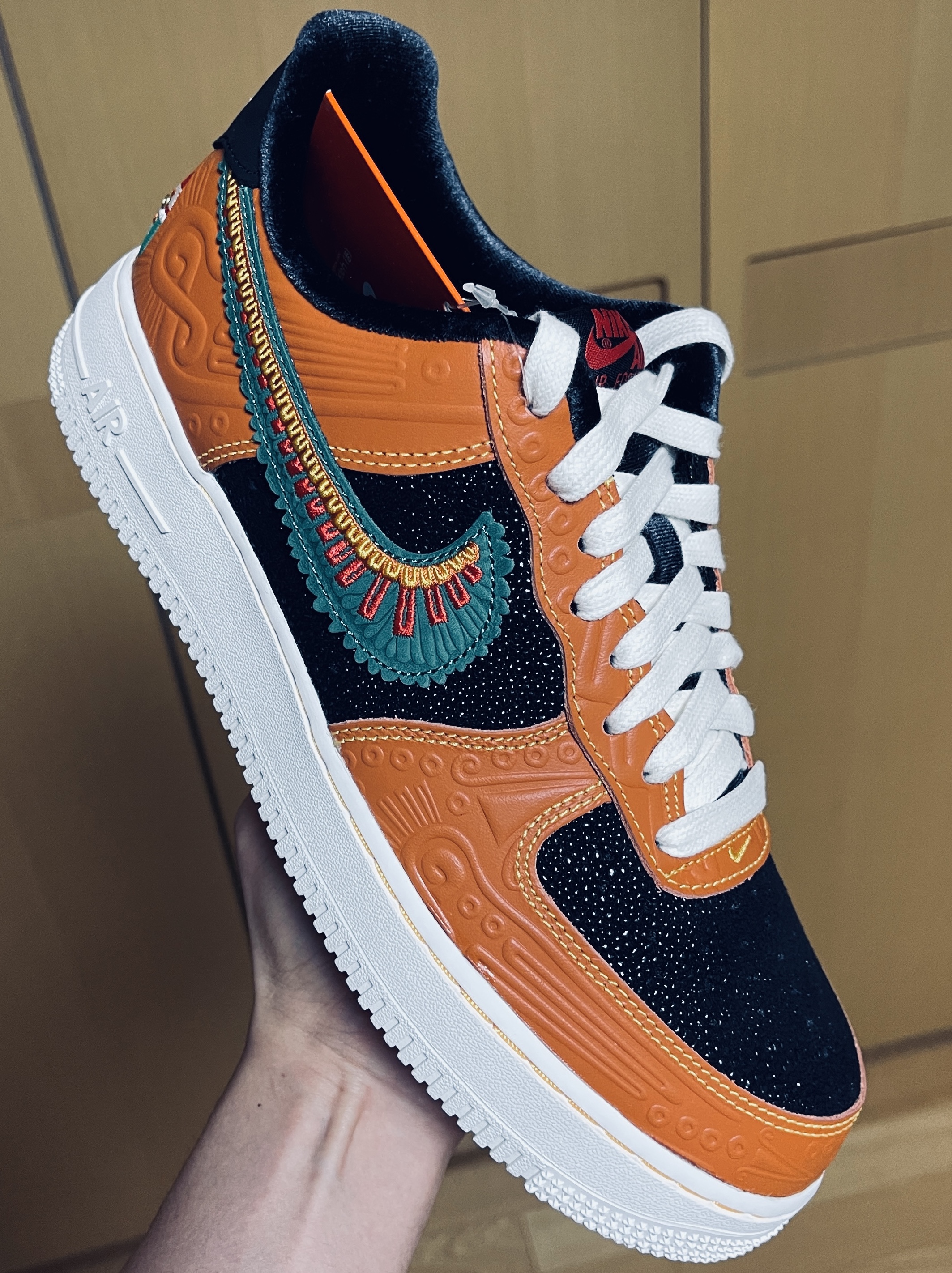 Nike Air Force 1 '07 LX Siempre Familia 착용 스타일 - 2
