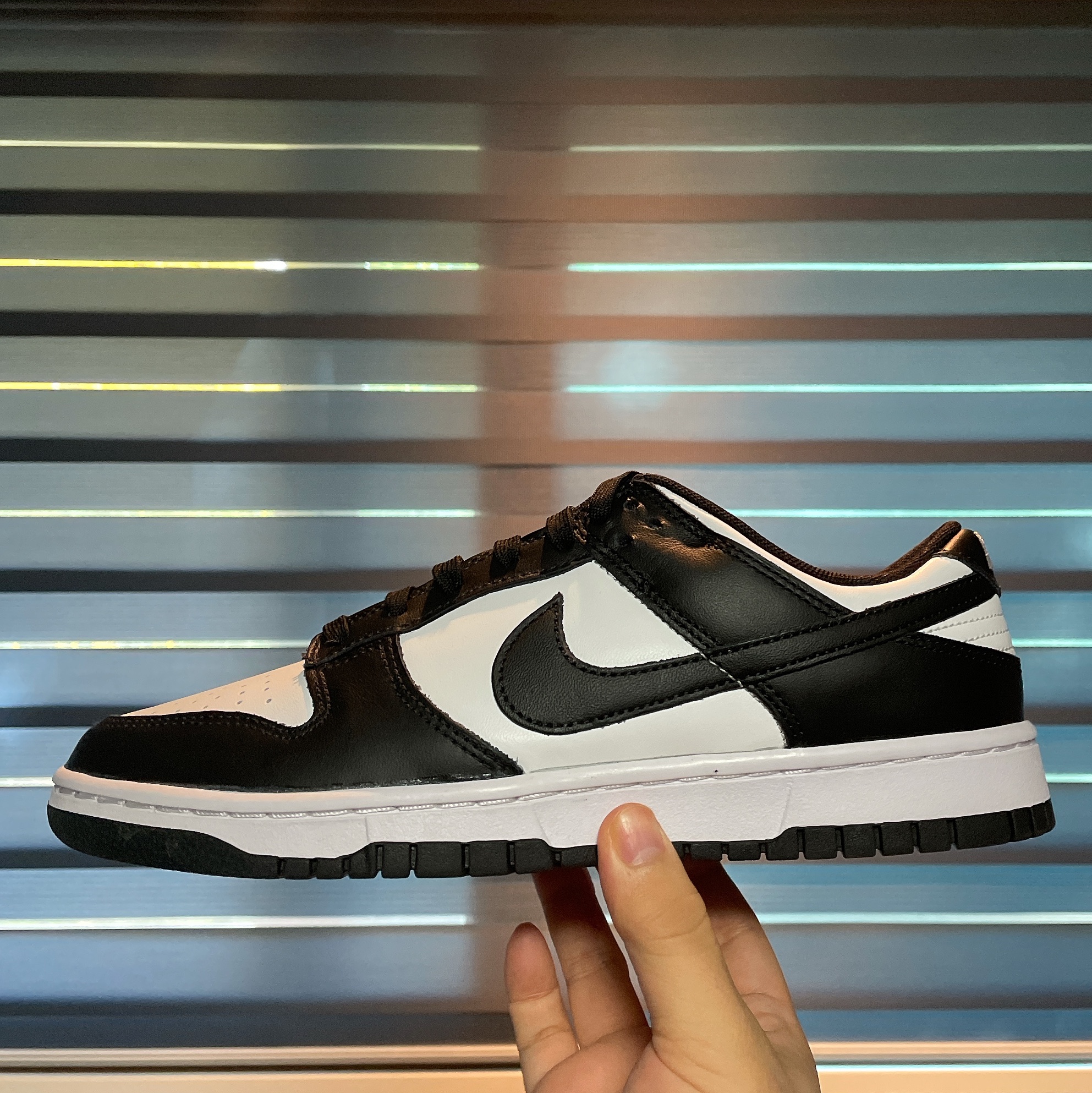 Nike Dunk Low Retro Black 착용 스타일 - 2