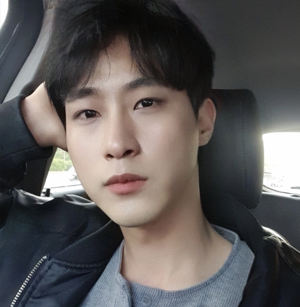 새 신을 신고 뛰어보자 팔짝 (kyrix) 님의 게시물 KREAM