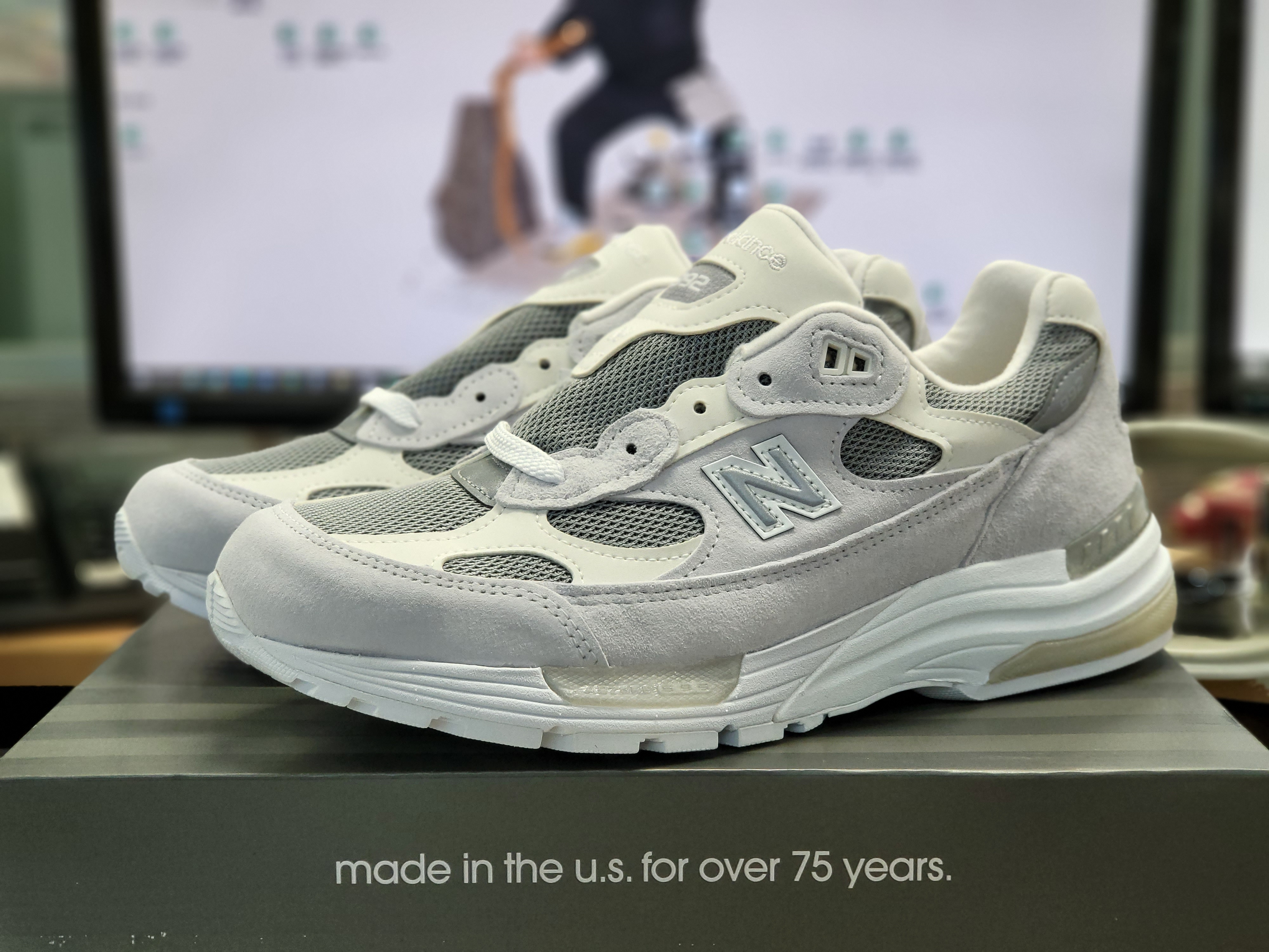 New Balance 992 Made in USA White Silver 착용 스타일