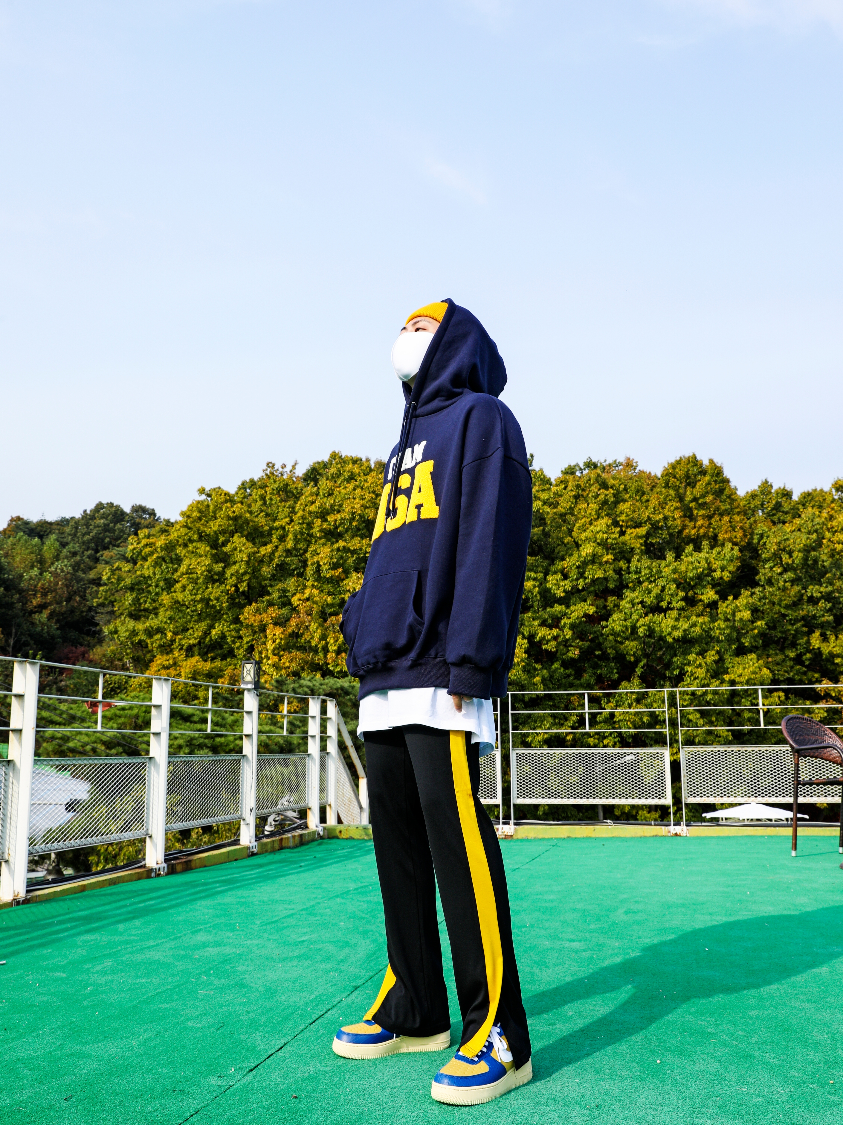 Nike x Undefeated Air Force 1 Low SP 5 On It Court Blue 착용 스타일 - 2