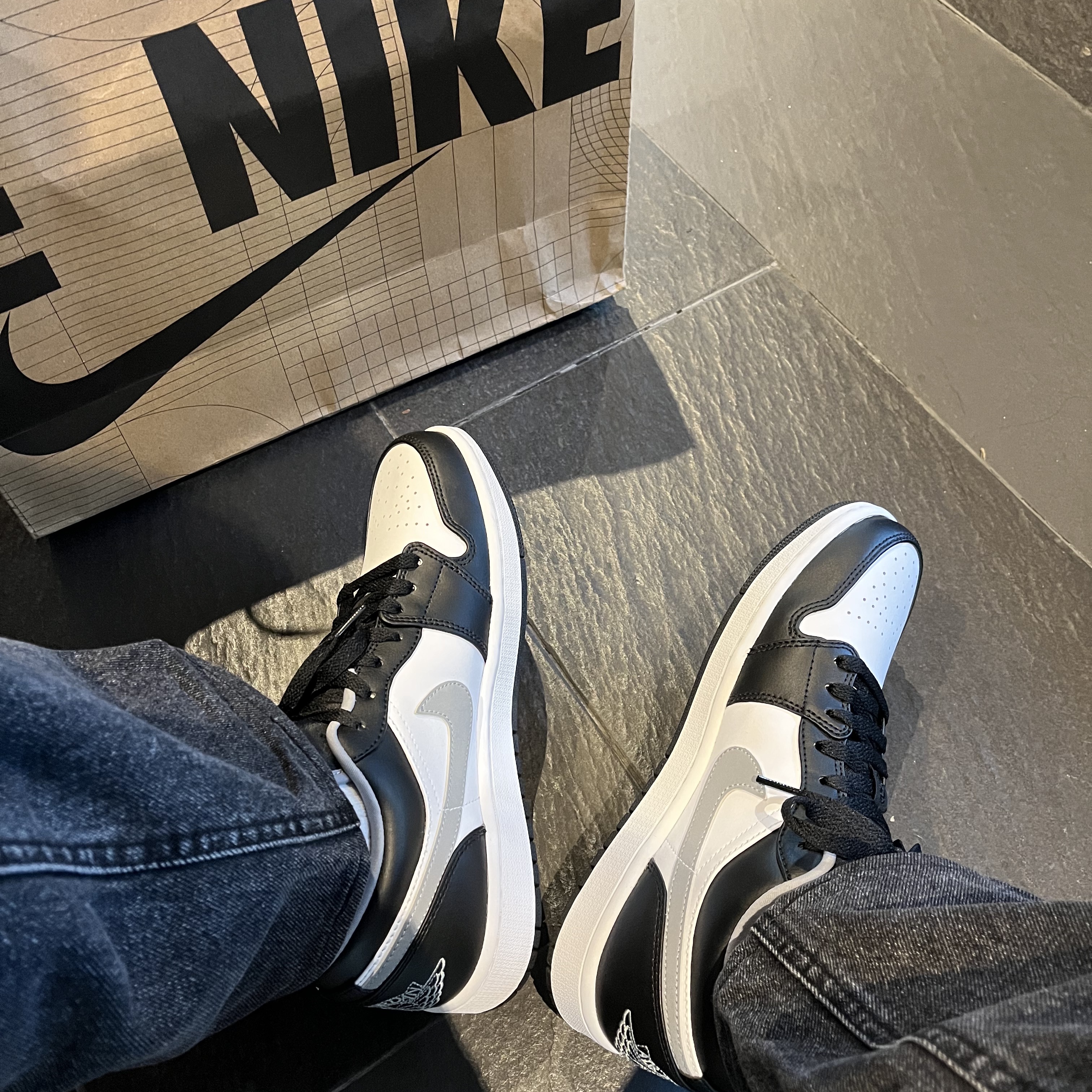 Jordan 1 Low Black Particle Grey 착용 스타일