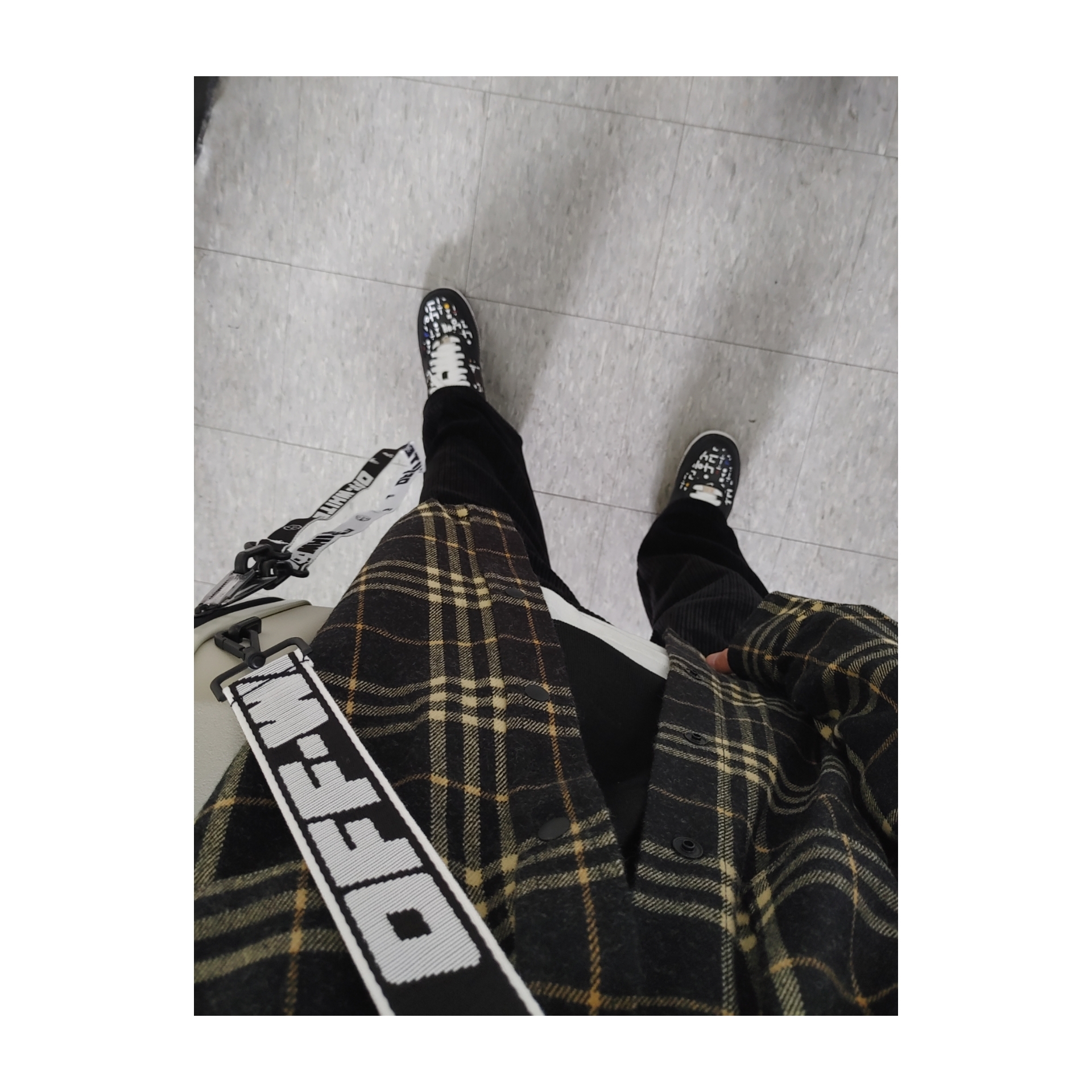 Nike Air Force 1 '07 LV8 Hangul Day 착용 스타일 - 2