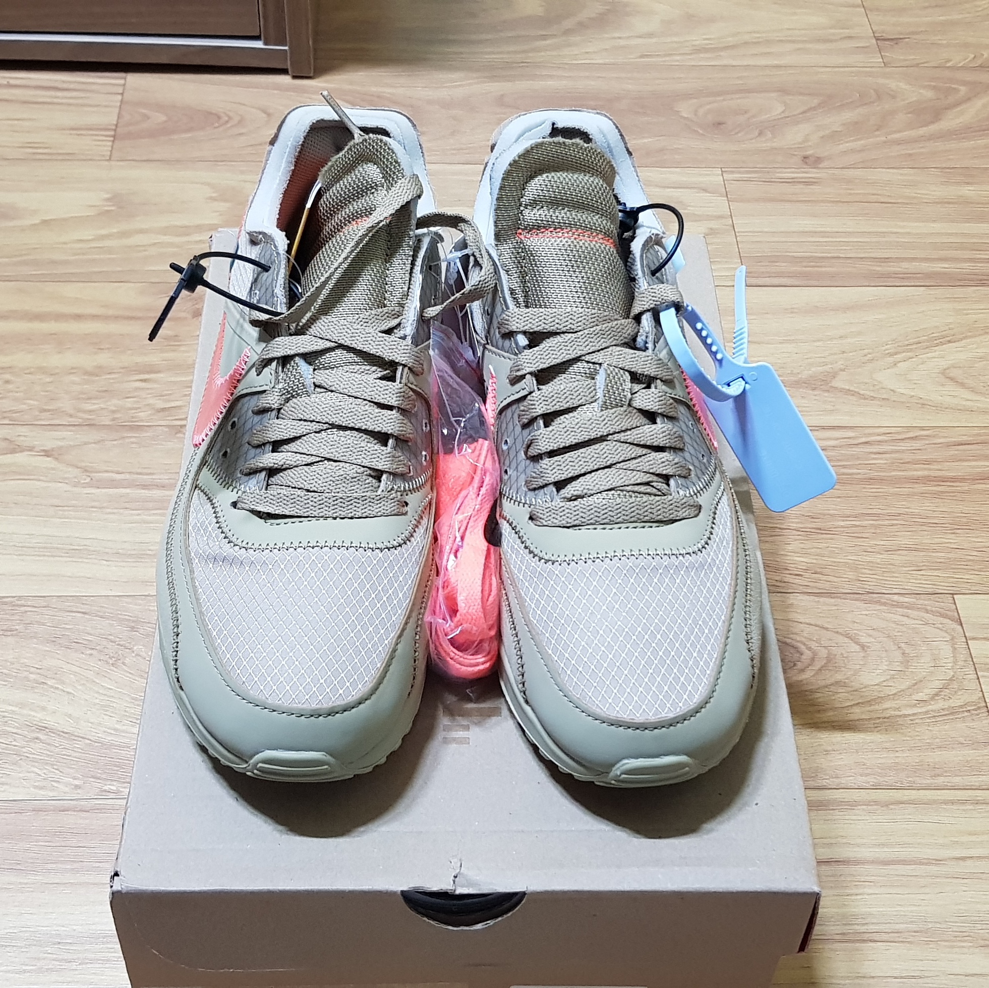 Nike x Off-White Air Max 90 V2 Desert Ore 착용 스타일 - 2