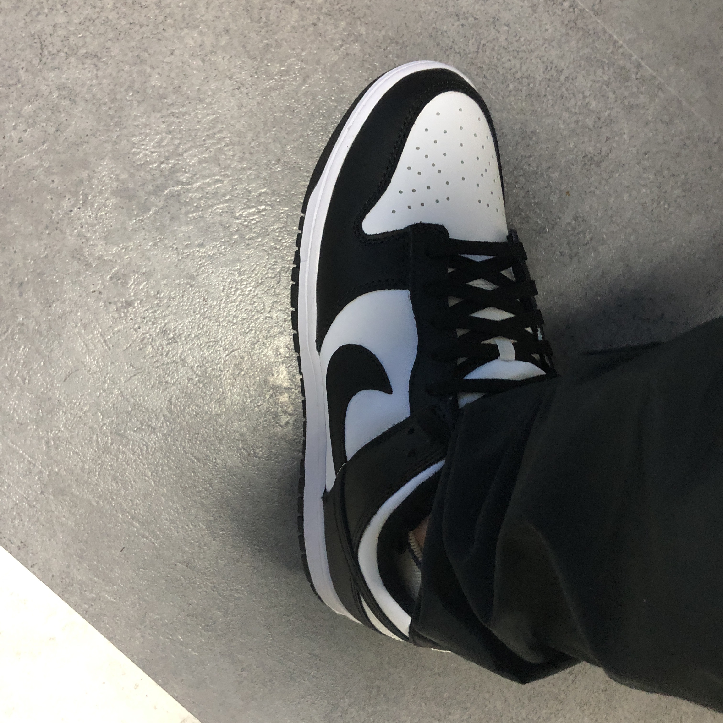 Nike Dunk Low Retro Black 착용 스타일 - 3