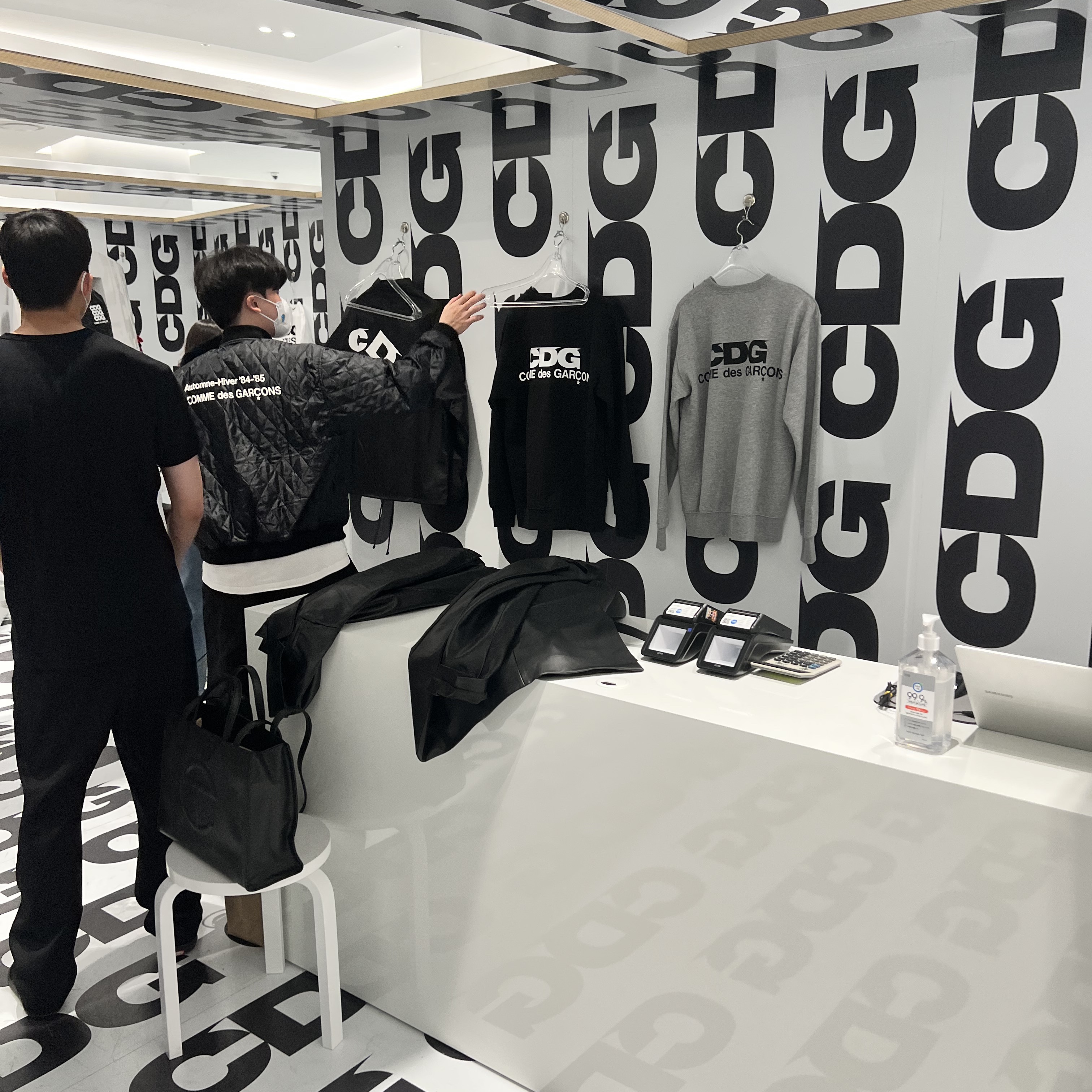 Nike x Sacai x Fragment LDWaffle Blackened Blue, CDG x Stussy Coach Jacket Black 착용 스타일 - 4