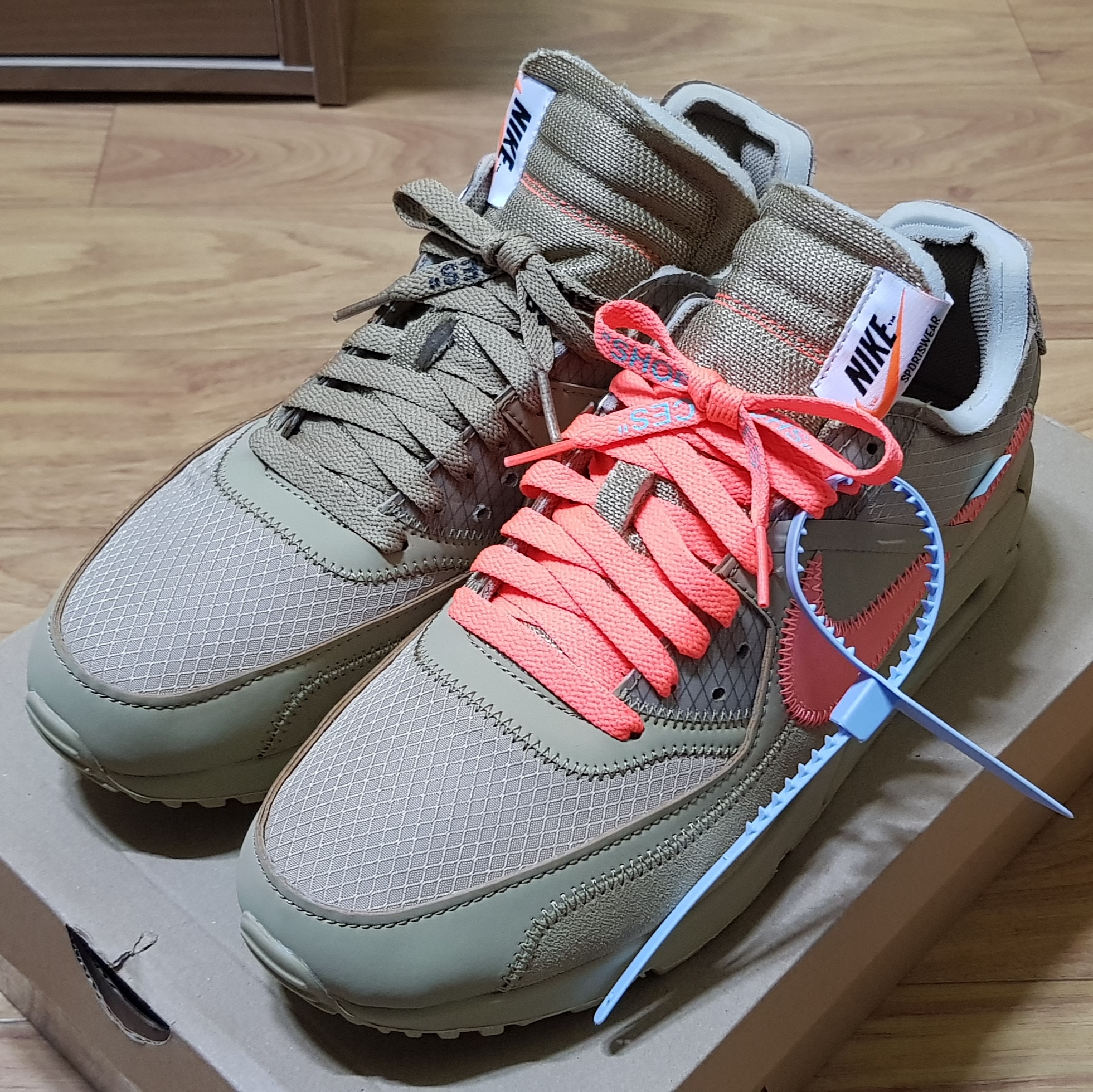 Nike x Off-White Air Max 90 V2 Desert Ore 착용 스타일 - 1
