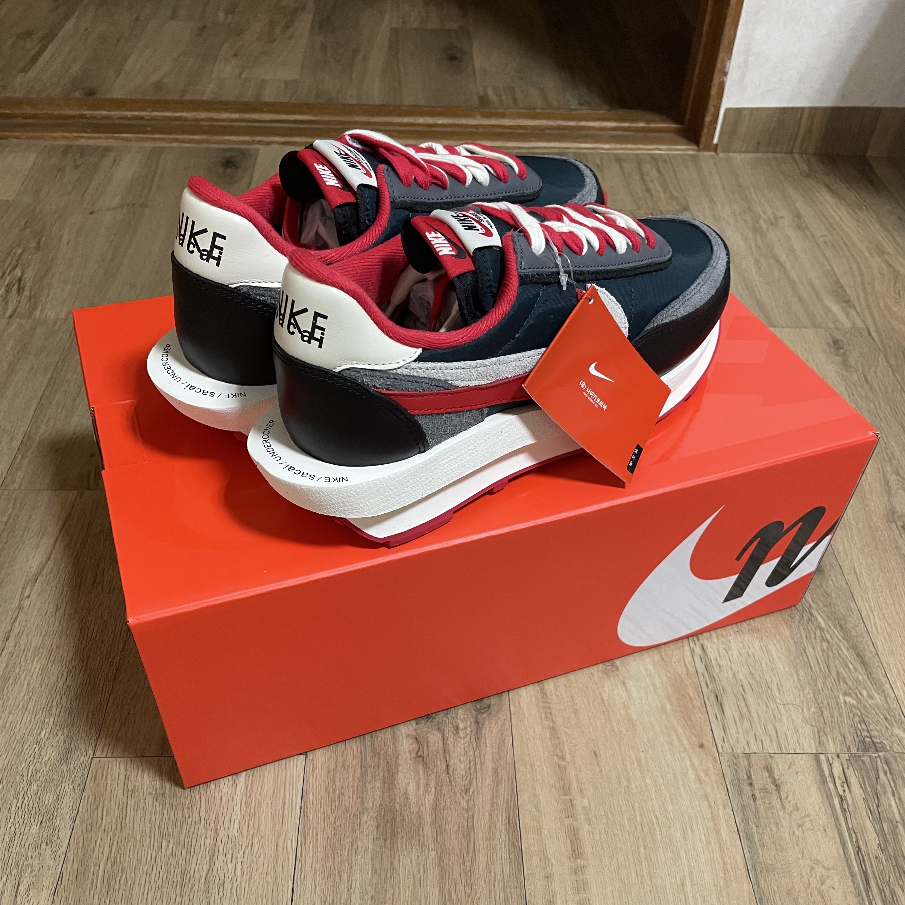 Nike x Sacai x Undercover LDWaffle Midnight Spruce University Red 착용 스타일 - 2