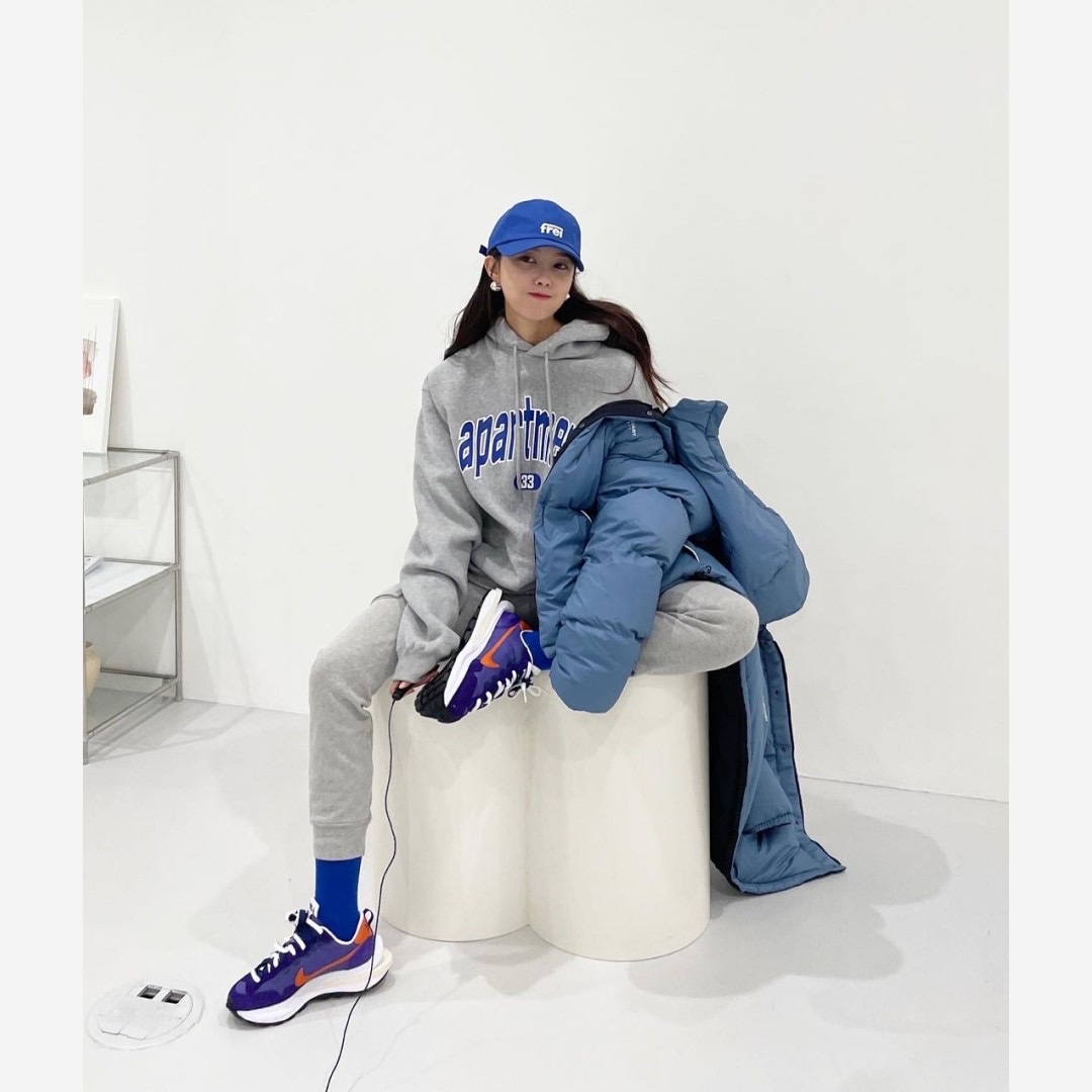 Nike x Sacai VaporWaffle Dark Iris 착용 스타일 - 3