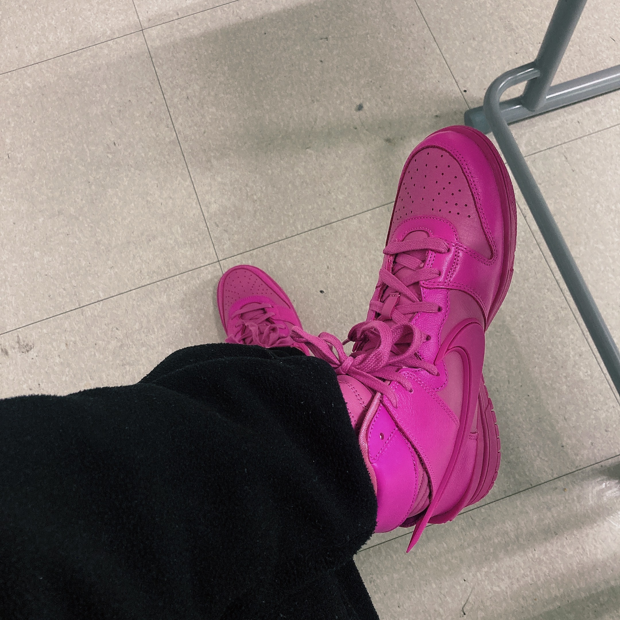 Nike x Ambush Dunk High Cosmic Fuchsia 착용 스타일 - 3