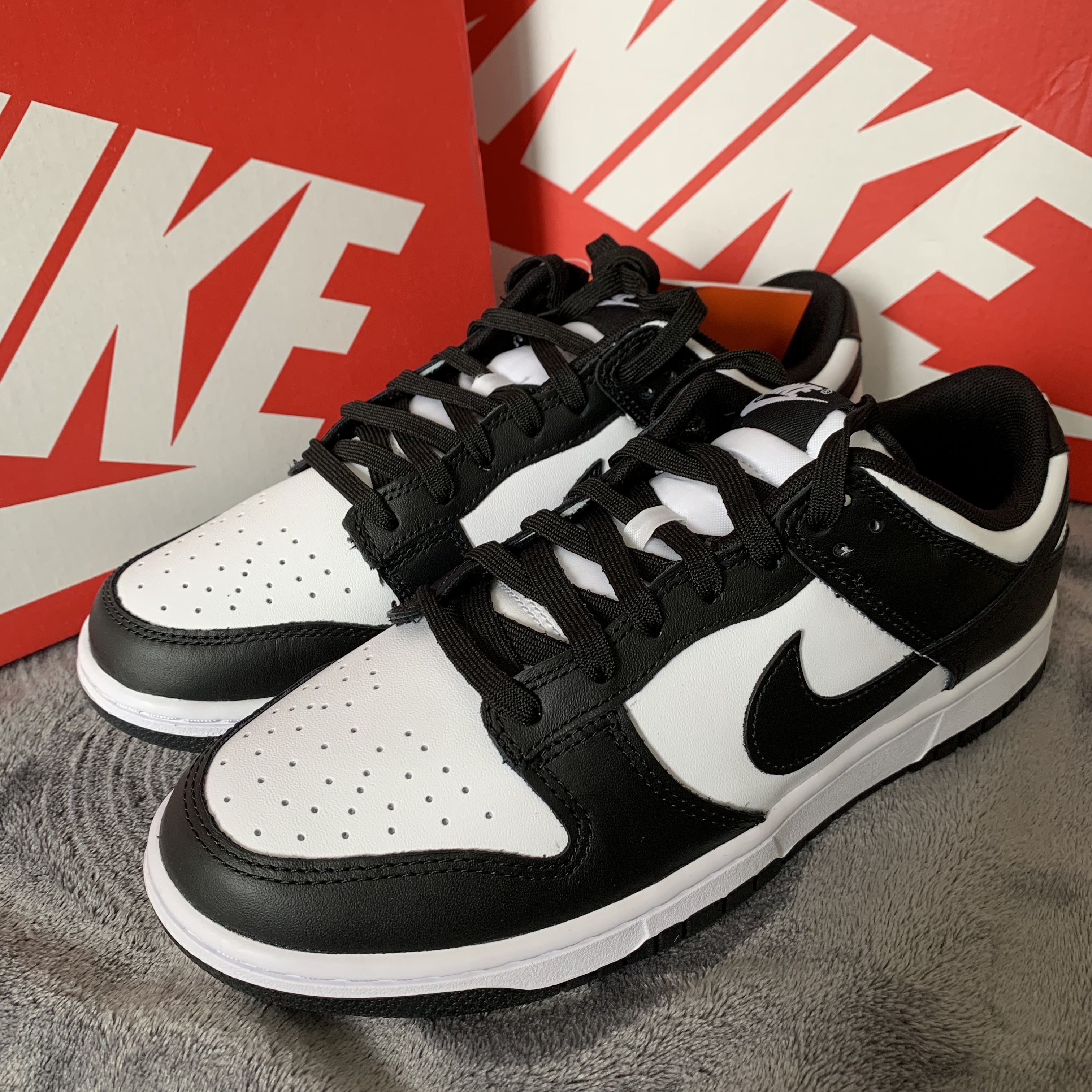Nike Dunk Low Retro Black, Nike Dunk Low Retro University Blue 착용 스타일 - 1
