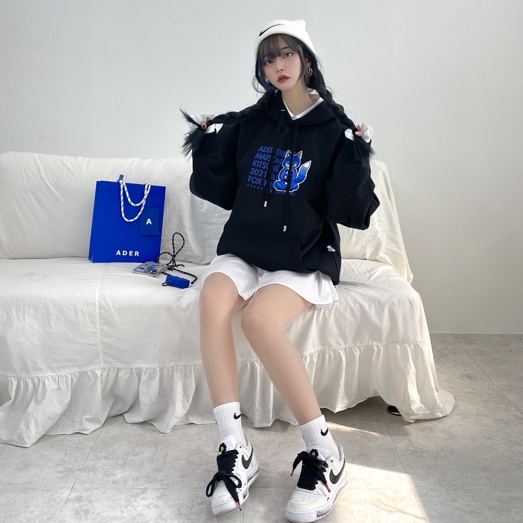 Maison Kitsune x Ader Error Meditation Fox Hoodie Black, Nike x Stussy Cuff Beanie White 착용 스타일 - 1