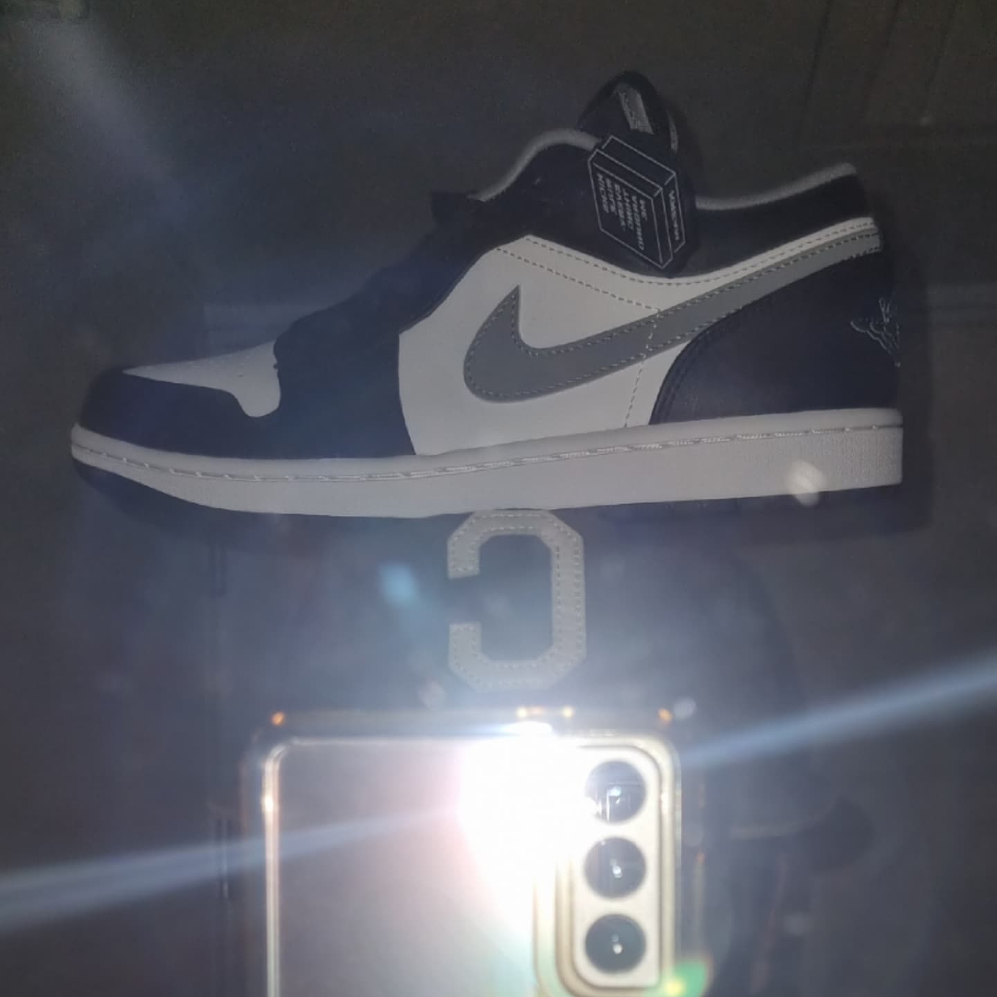 Jordan 1 Low Black Particle Grey 착용 스타일 - 1