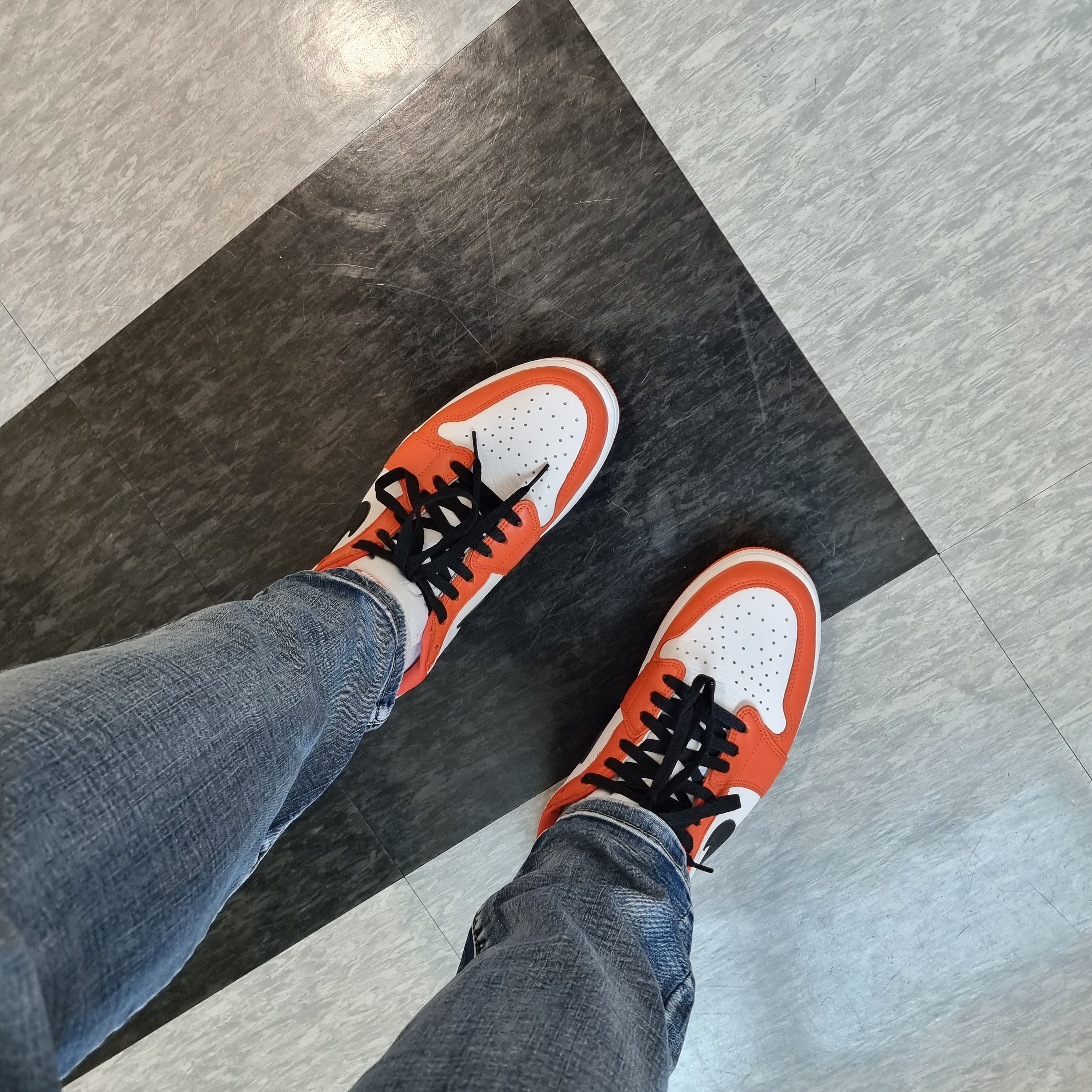 Jordan 1 Low OG Starfish 착용 스타일 - 1