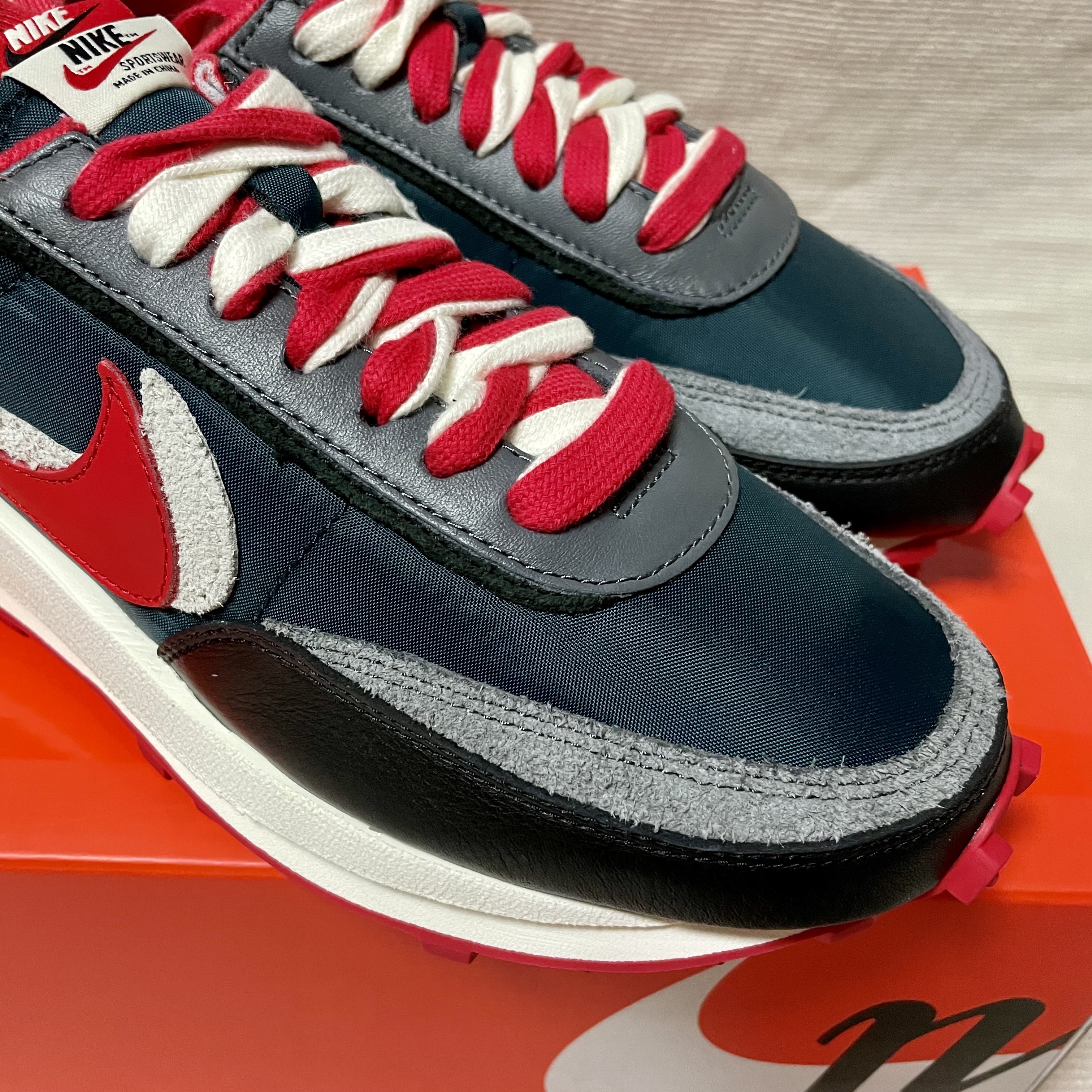 Nike x Sacai x Undercover LDWaffle Midnight Spruce University Red 착용 스타일 - 1