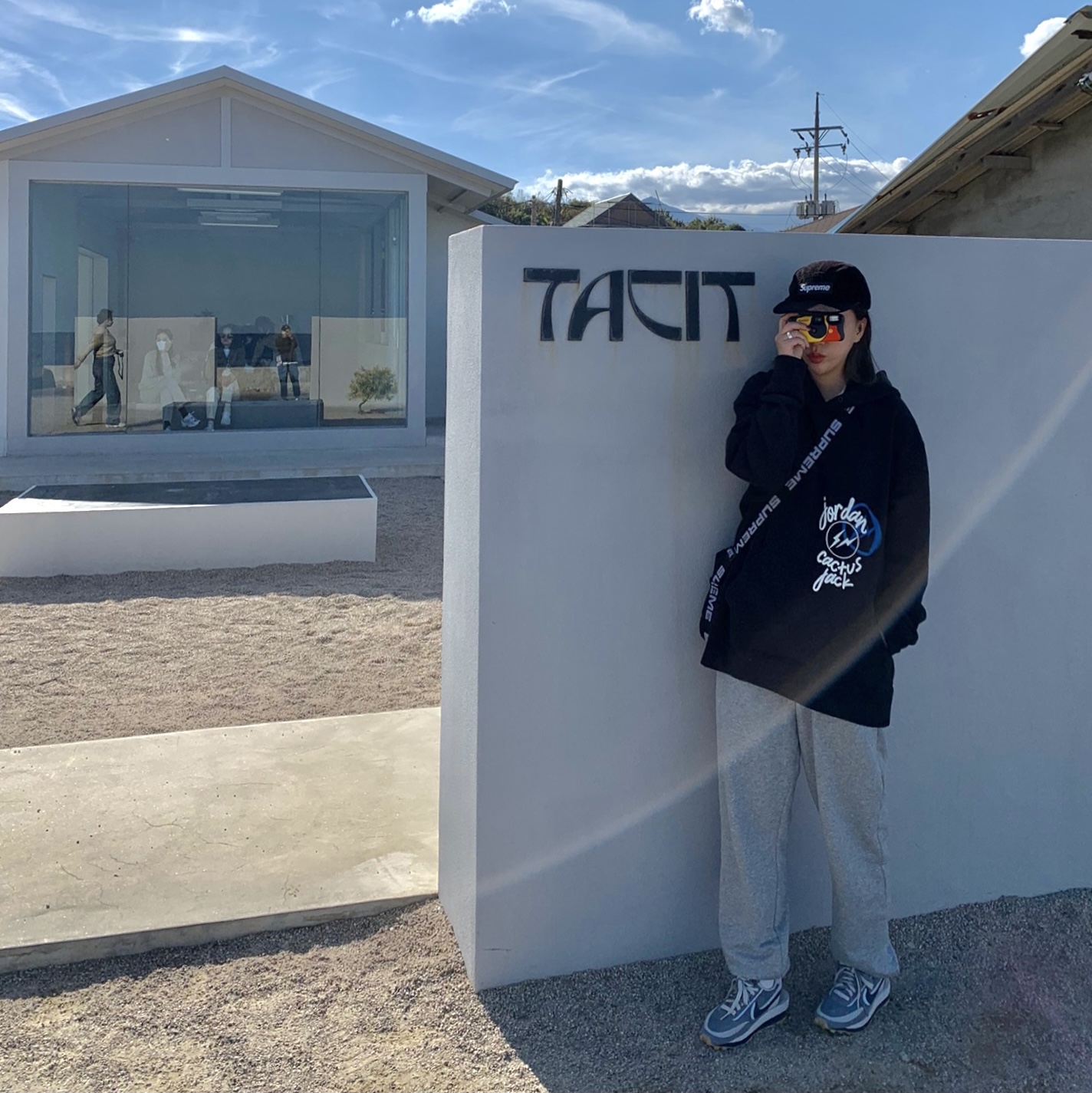 Nike x Sacai x Clot LDWaffle Cool Grey, Jordan x Travis Scott x Fragment Hoodie Black (DJ0615-010) 착용 스타일