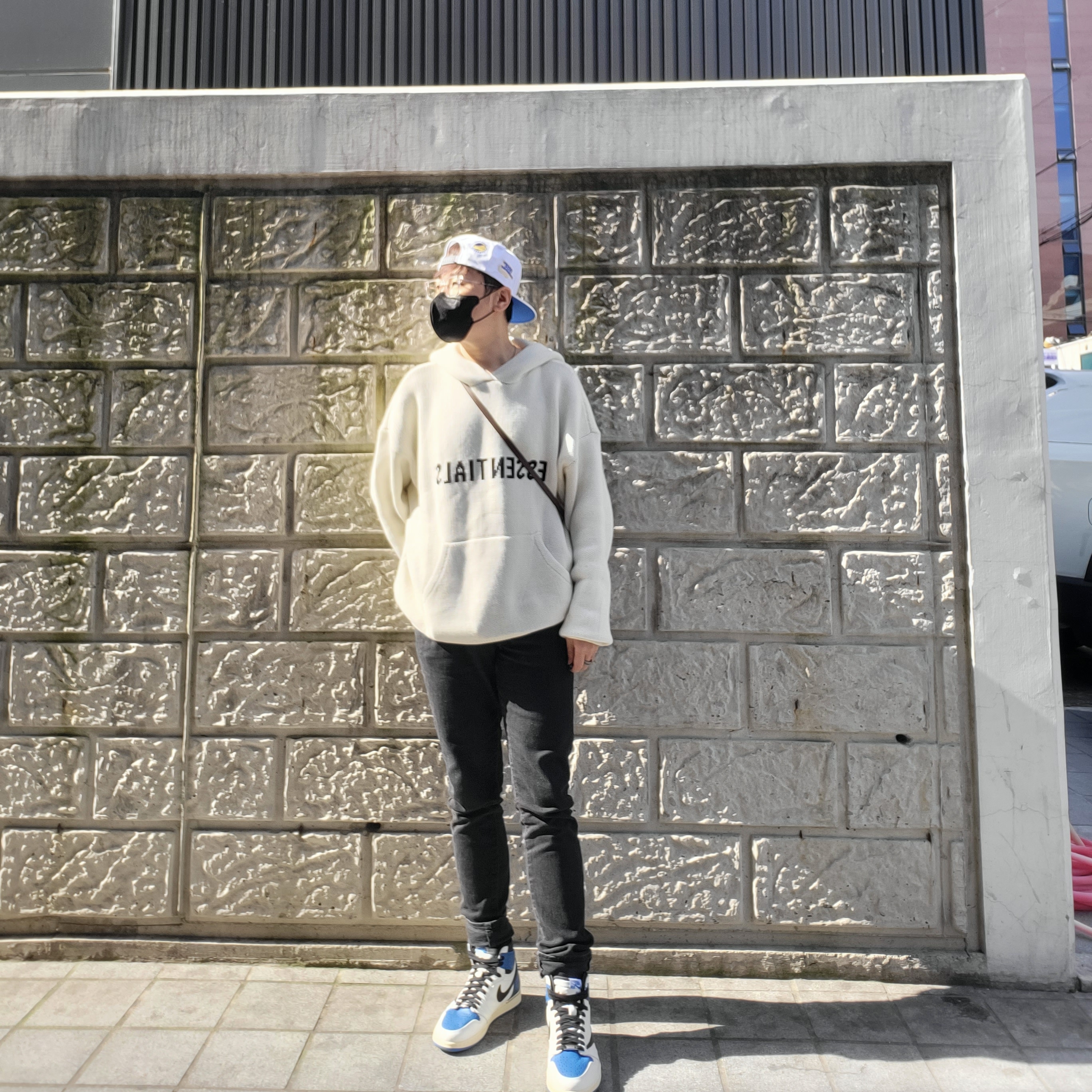 Essentials Knit Hoodie Cream - 20FW, Jordan 1 x Travis Scott x Fragment Retro High OG SP Military Blue 착용 스타일