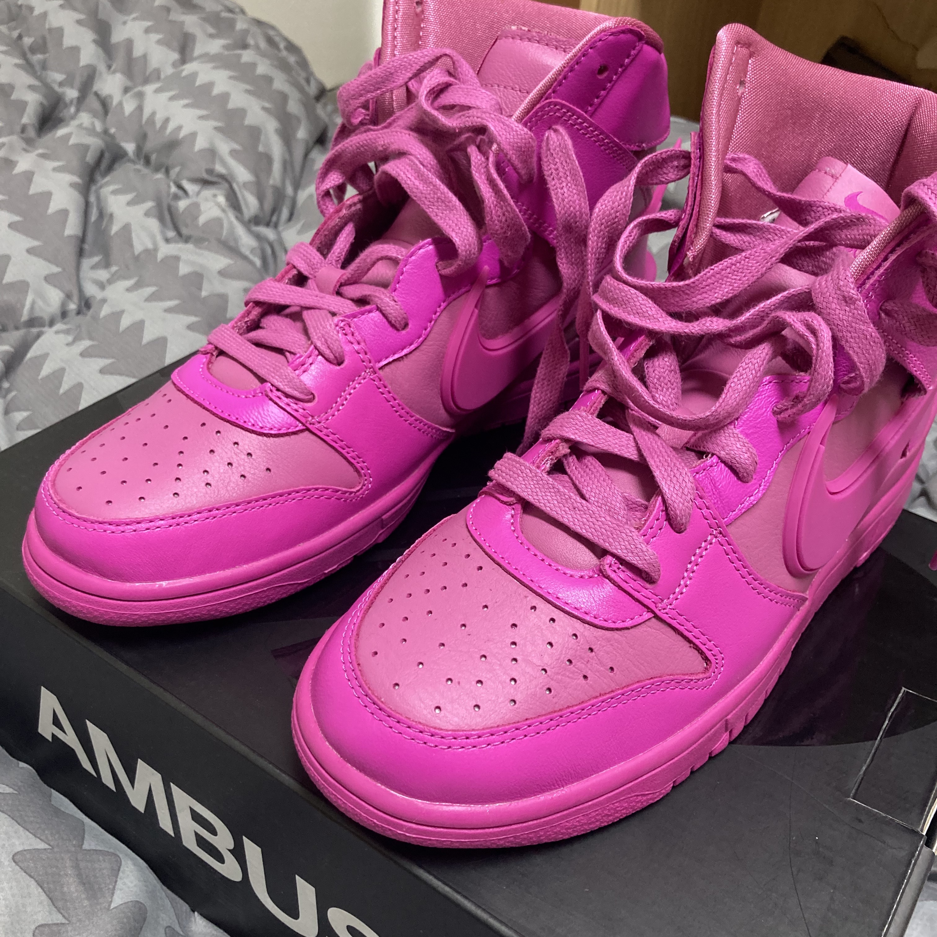 Nike x Ambush Dunk High Cosmic Fuchsia 착용 스타일 - 2