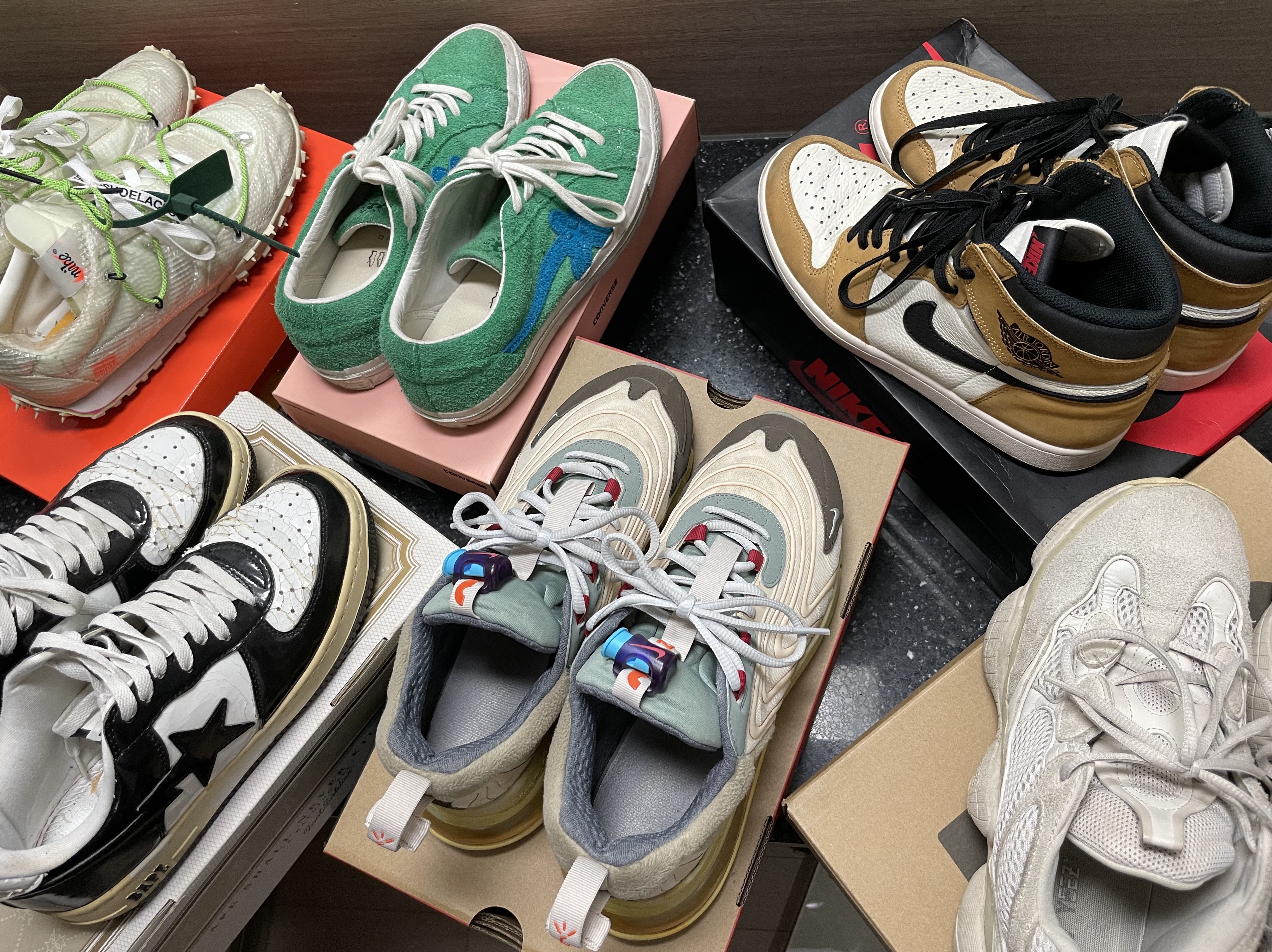 Nike x Travis Scott Air Max 270 React Cactus Trails, Adidas Yeezy 500 Blush 2018 착용 스타일