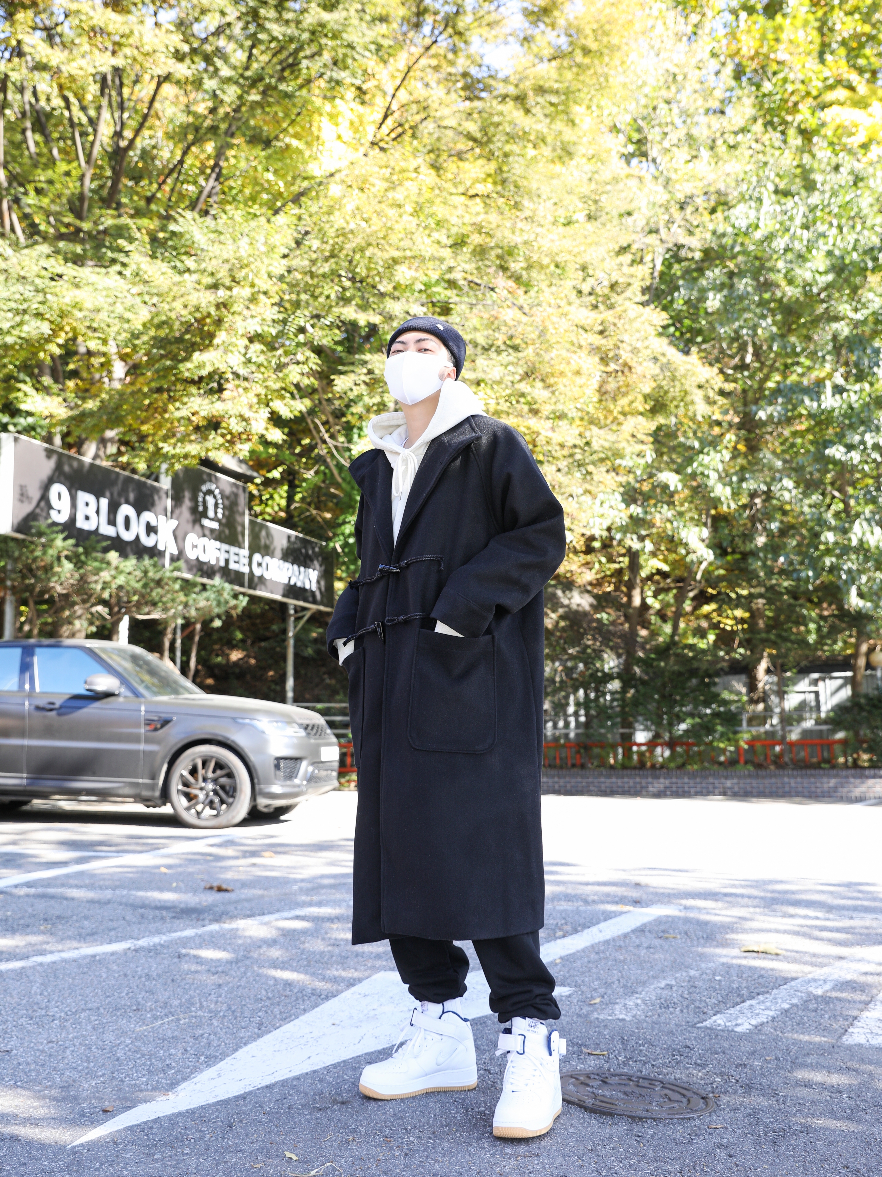 Nike Air Force 1 Mid QS NYC White Midnight Navy 착용 스타일 - 2