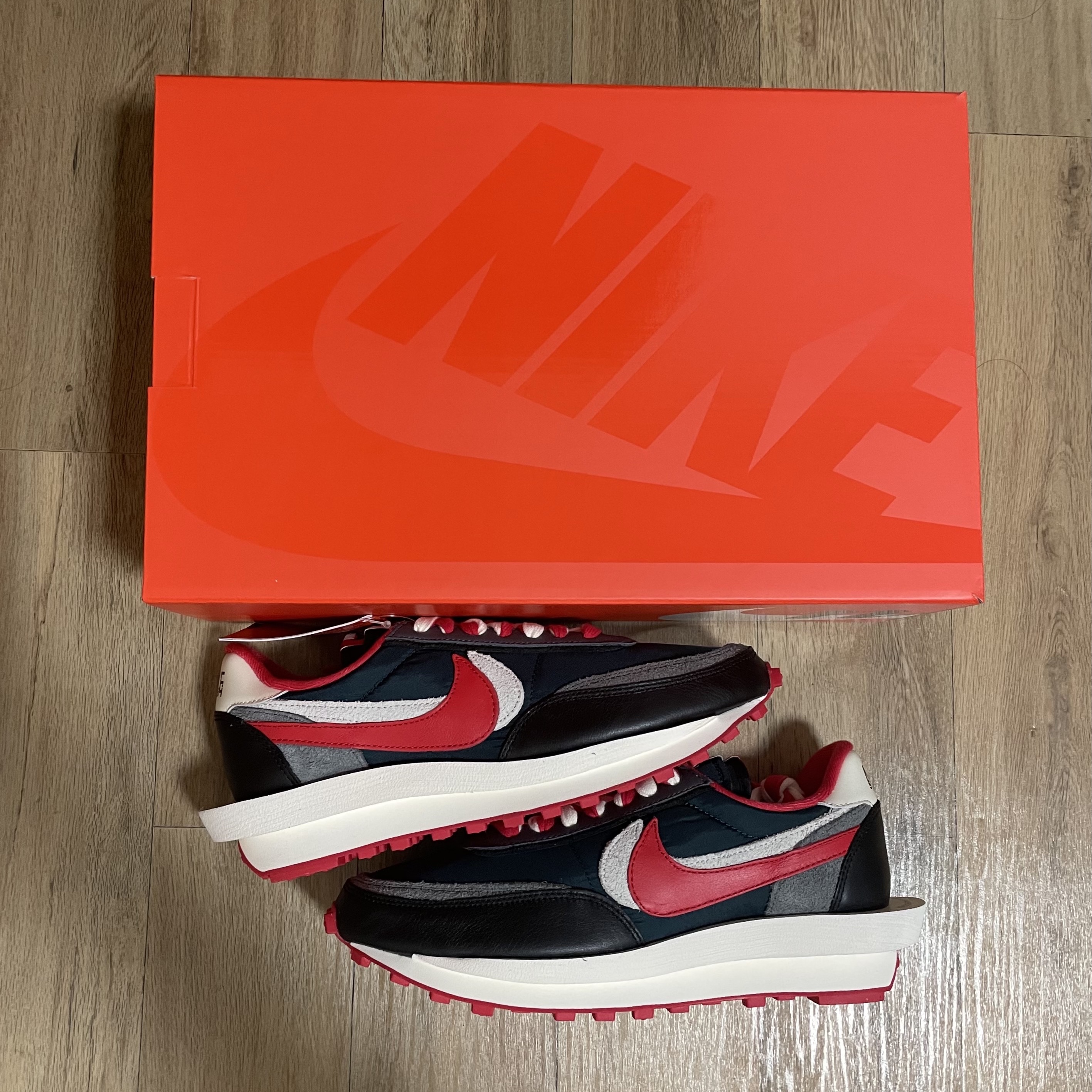 Nike x Sacai x Undercover LDWaffle Midnight Spruce University Red 착용 스타일 - 1