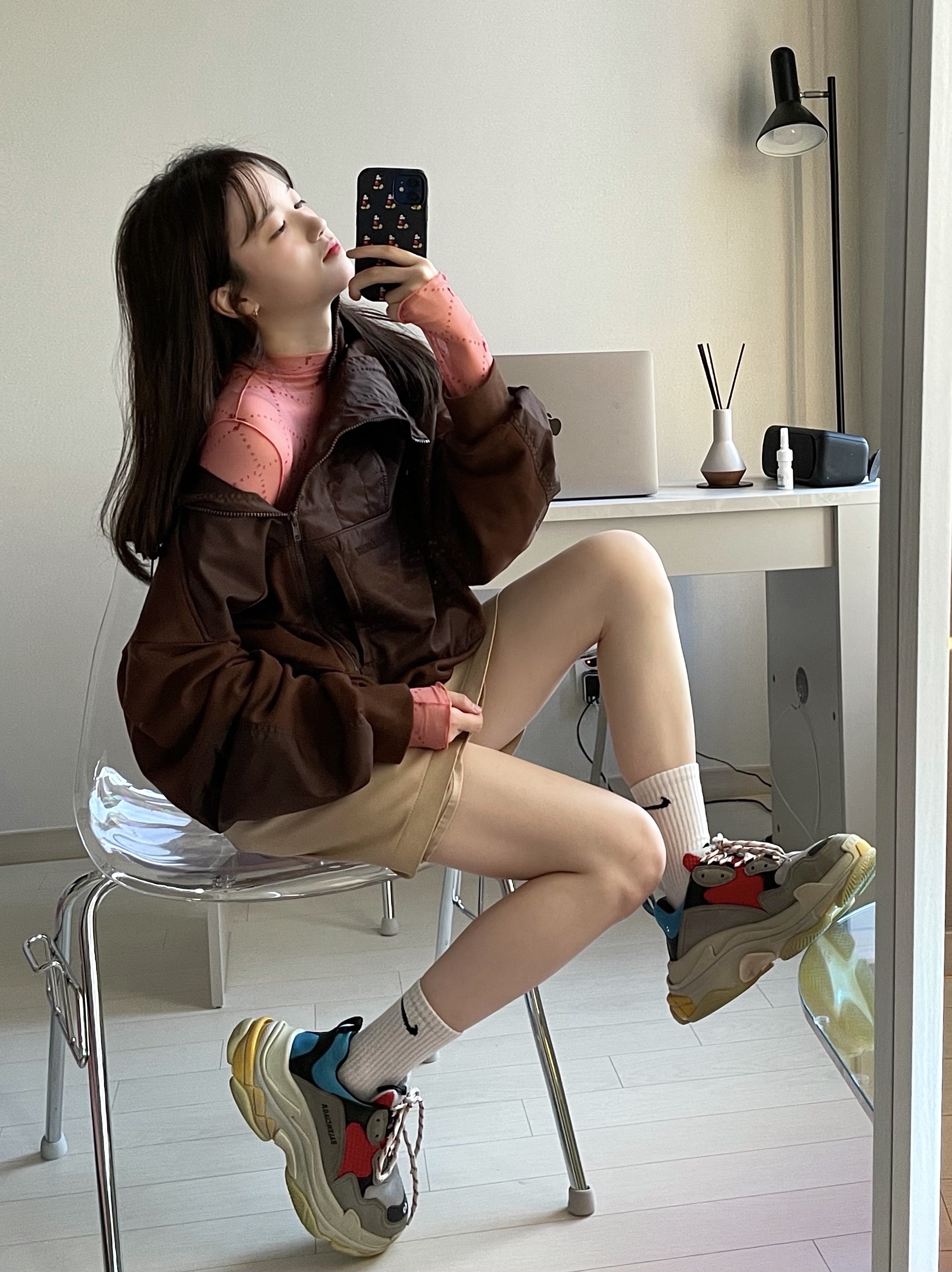 Balenciaga Triple S Grey Red Blue 2018 Reissue, (W) Balenciaga Triple S Sneakers Blue Grey Red 착용 스타일 - 1